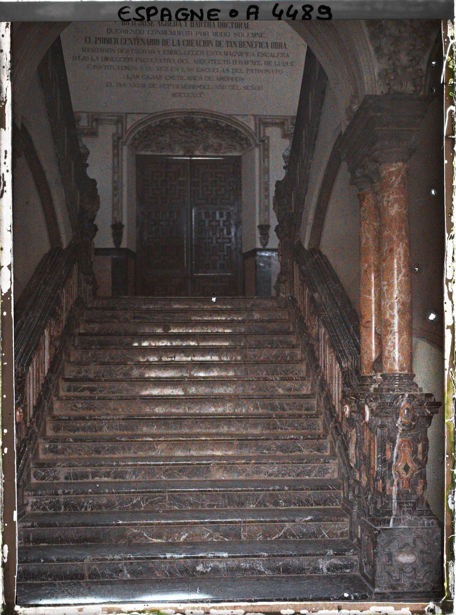Image représentant Espagne, Cordoue, Escalier monumental, Epoque Charles Quint dans l'école de la Cia de Jesus.