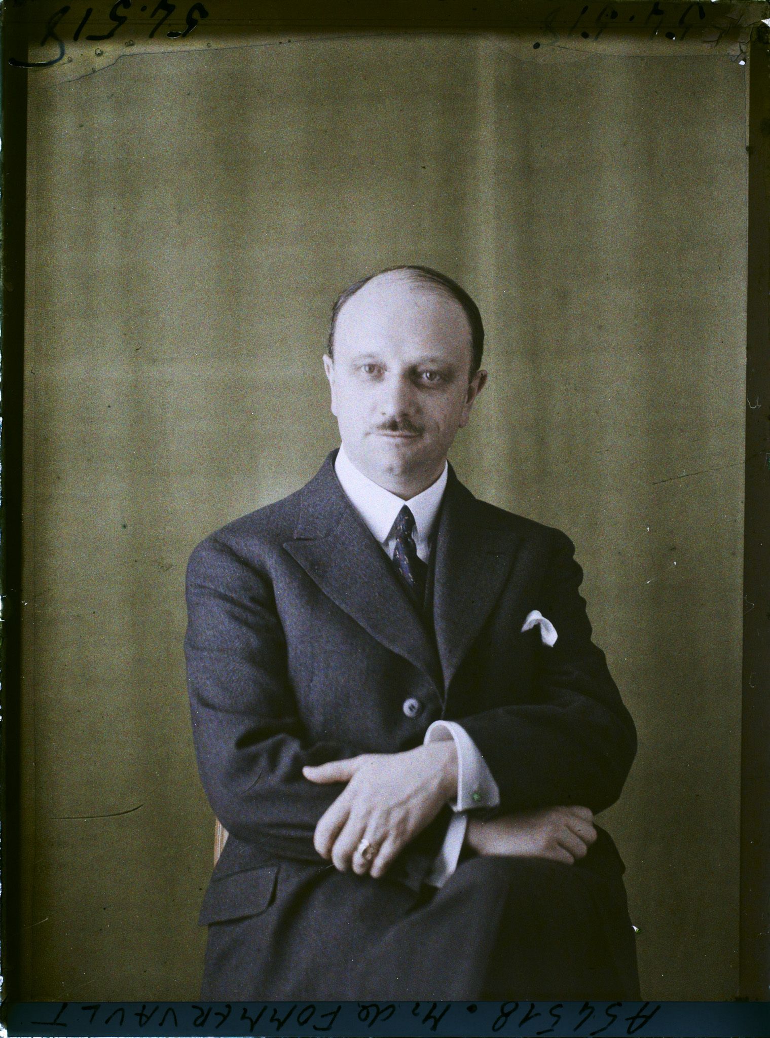 Image représentant https://musee-albert-kahn.s-museum.fr/home/NWQ2OTAwYzNmYjZlZTk1ZWQwODJmMjY4L2dlbmVyaWMtbm90aWNlLXRhYi9hdXRob3JpdHkvNjE3YTc5ZjVjZjhiODk2OGIzMzM3ZDIx/5d6900c3fb6ee95ed082f268/generic-notice-tab/authority/617a79ebcf8b8968b3336d48 Monsieur de Fommervault