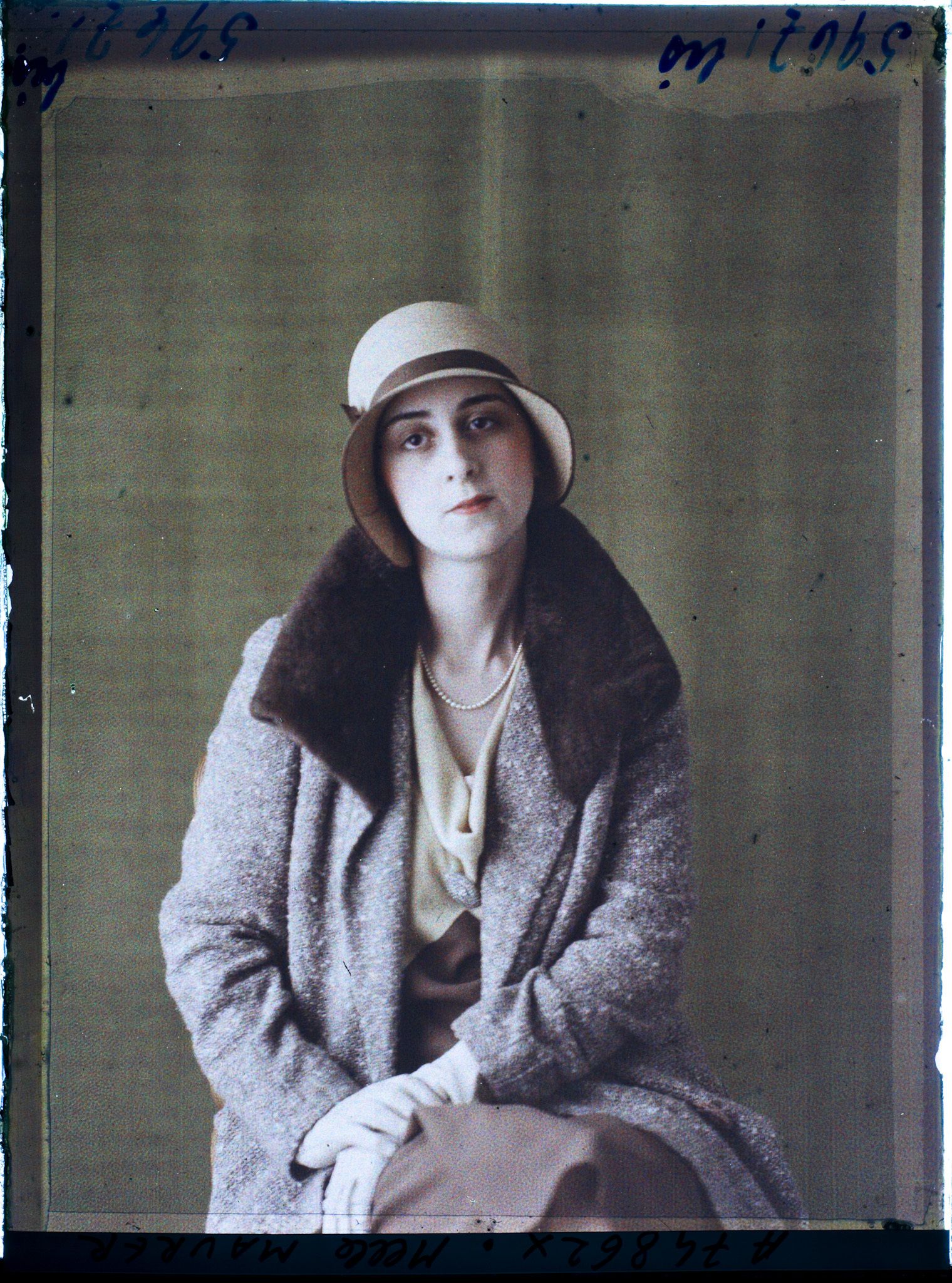 Image représentant https://musee-albert-kahn.s-museum.fr/home/NWQ2OTAwYzNmYjZlZTk1ZWQwODJmMjY4L2dlbmVyaWMtbm90aWNlLXRhYi9hdXRob3JpdHkvNjE3YTc5ZjVjZjhiODk2OGIzMzM3ZDIx/5d6900c3fb6ee95ed082f268/generic-notice-tab/authority/617a79ebcf8b8968b3337366 Mademoiselle Maurer