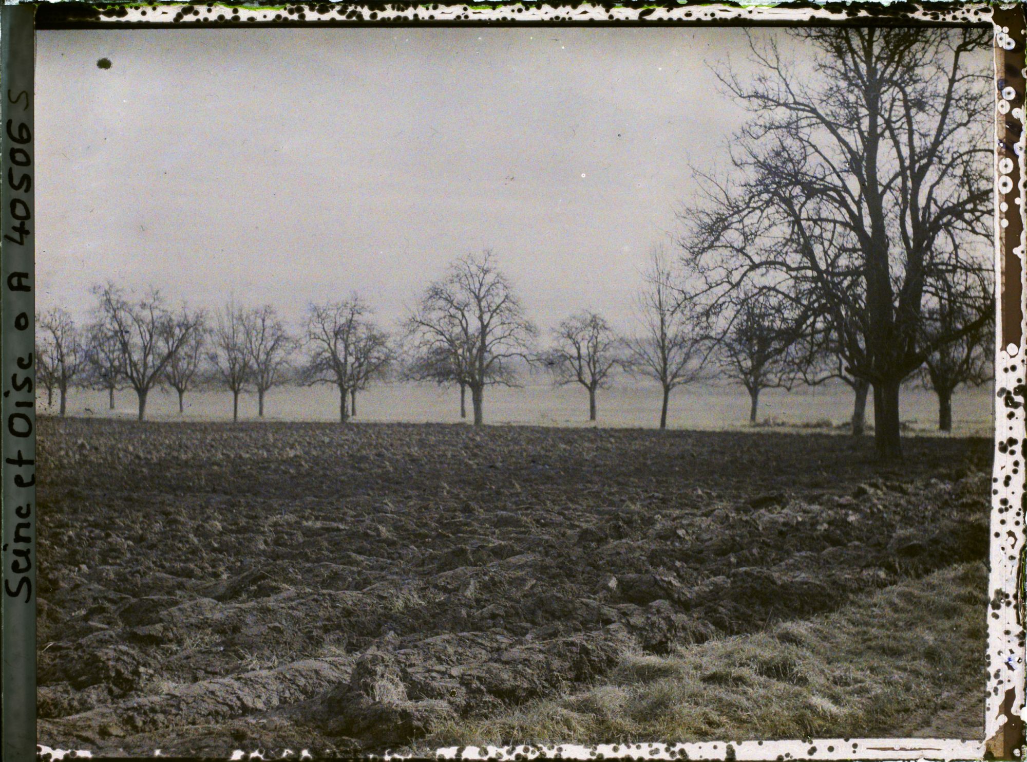 Image représentant France, Les Clayes, Champ venant d'être labouré