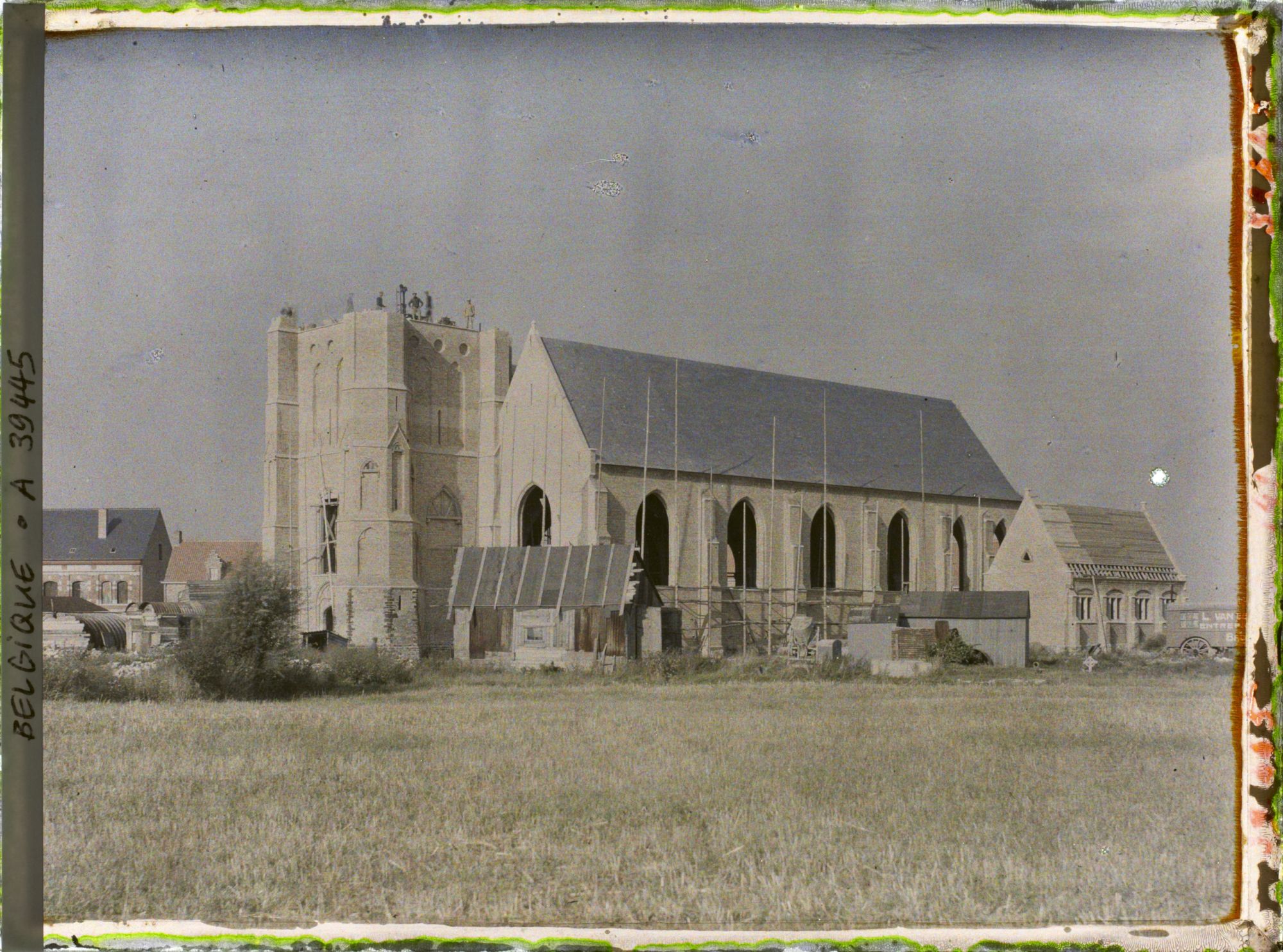 Image représentant Belgique, Boesmghe, Eglise en reconstruction