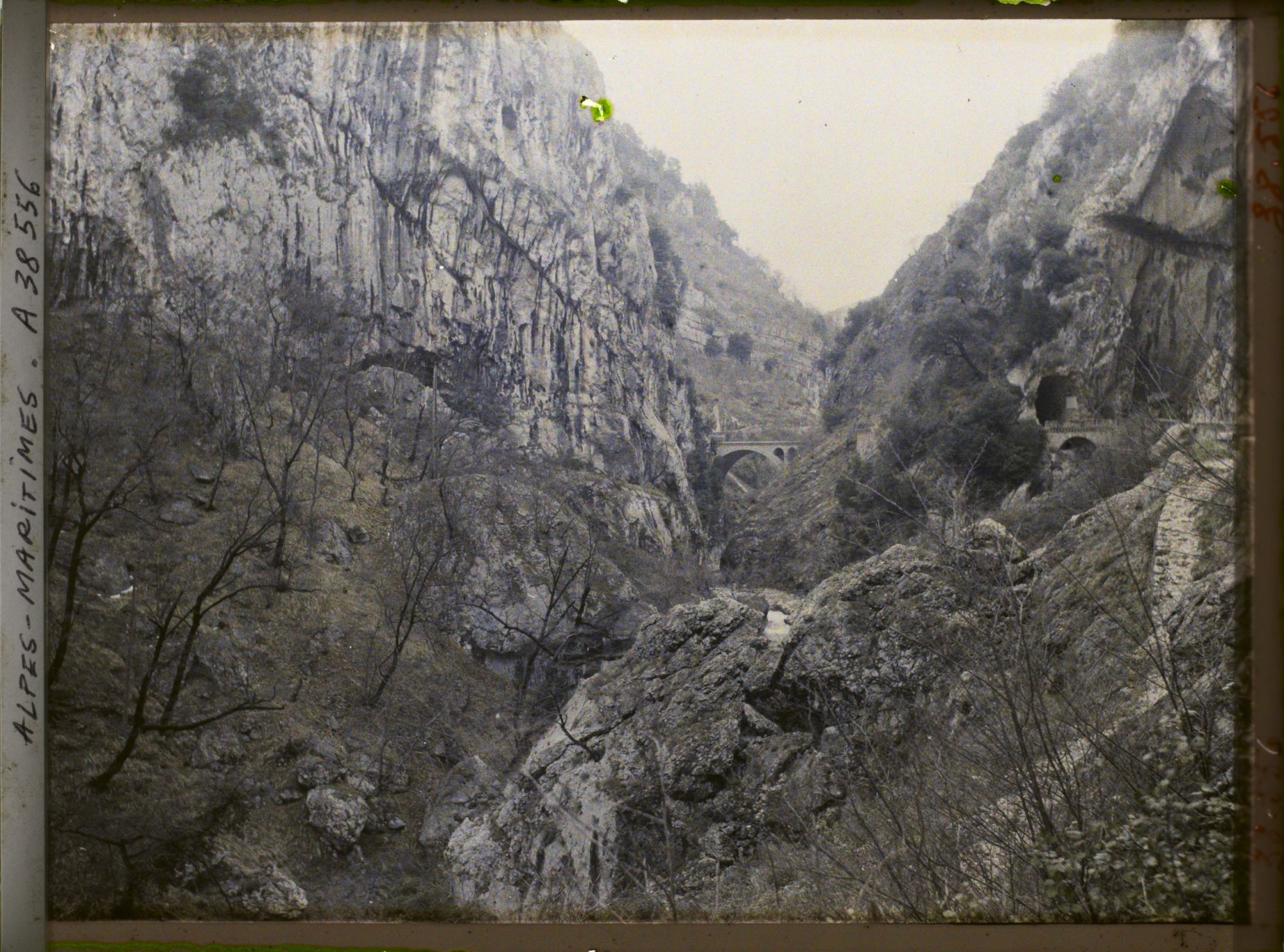 Image représentant Vue des Gorges du Loup, la Station les Cascades