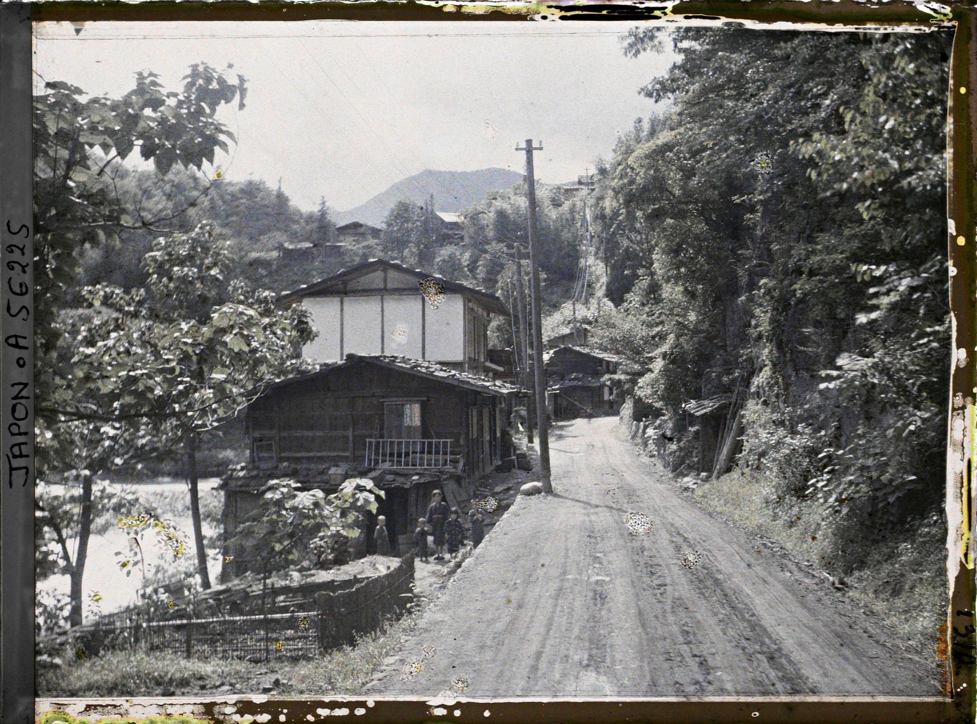 Image représentant Hameau et route de montagne