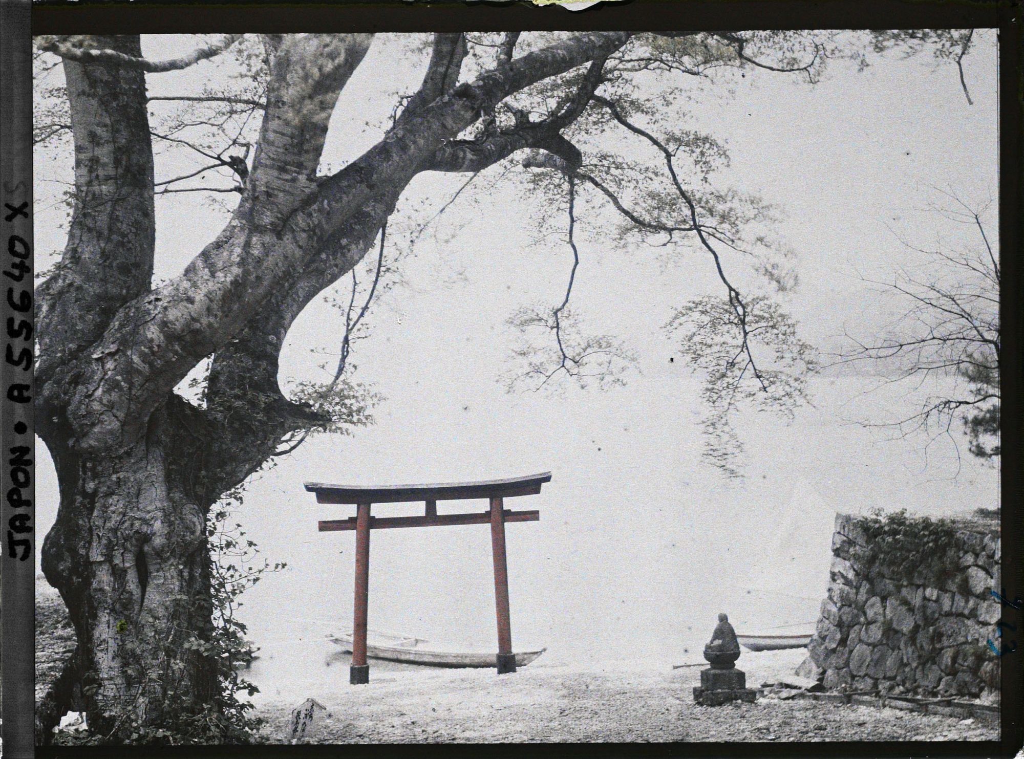 Image représentant Lac Chuzenji, la plage sacrée d'Utaga