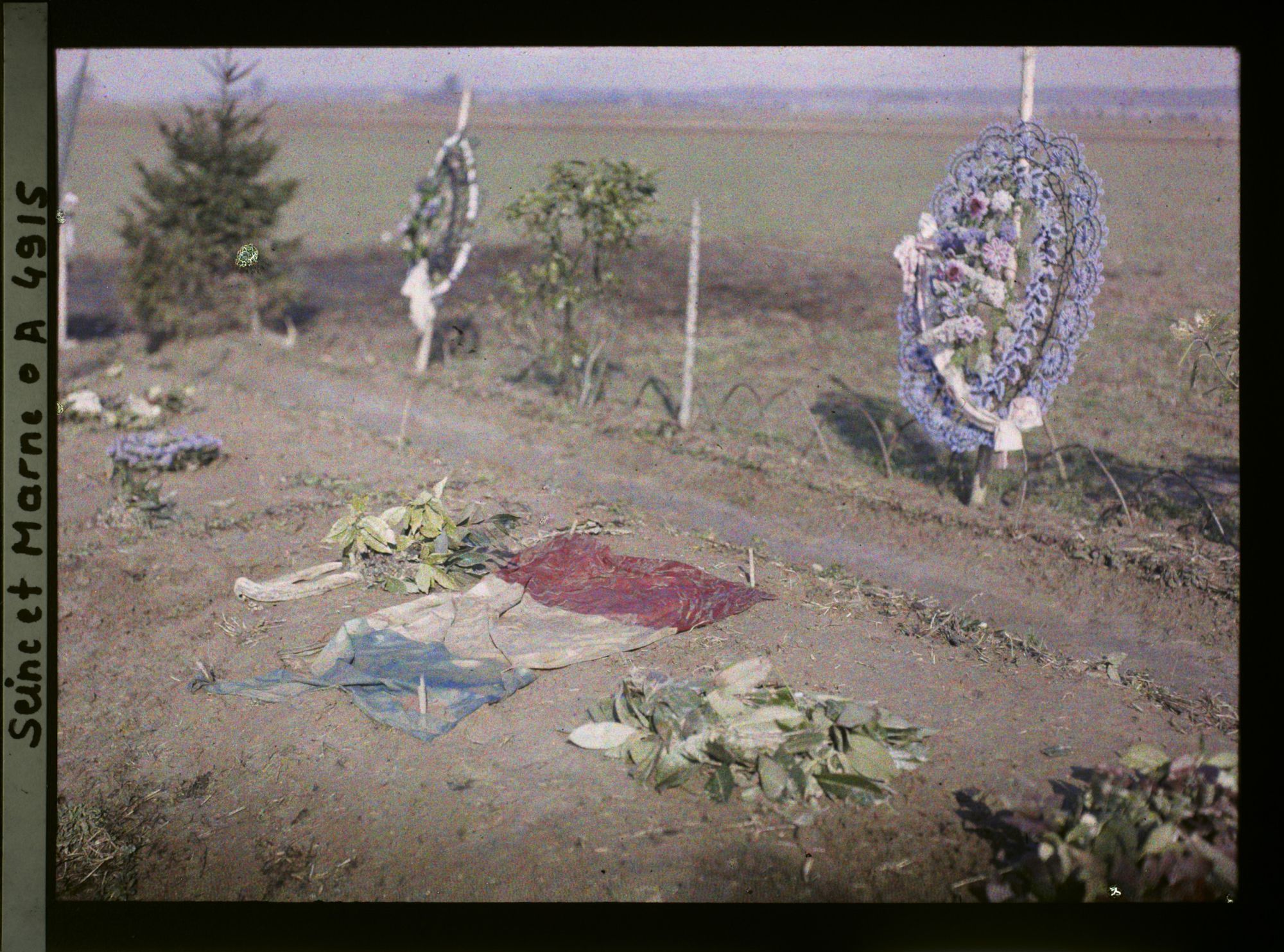 Image représentant France, Entre Villeroy et Neufmontiers. Le Drapeau couché par terre