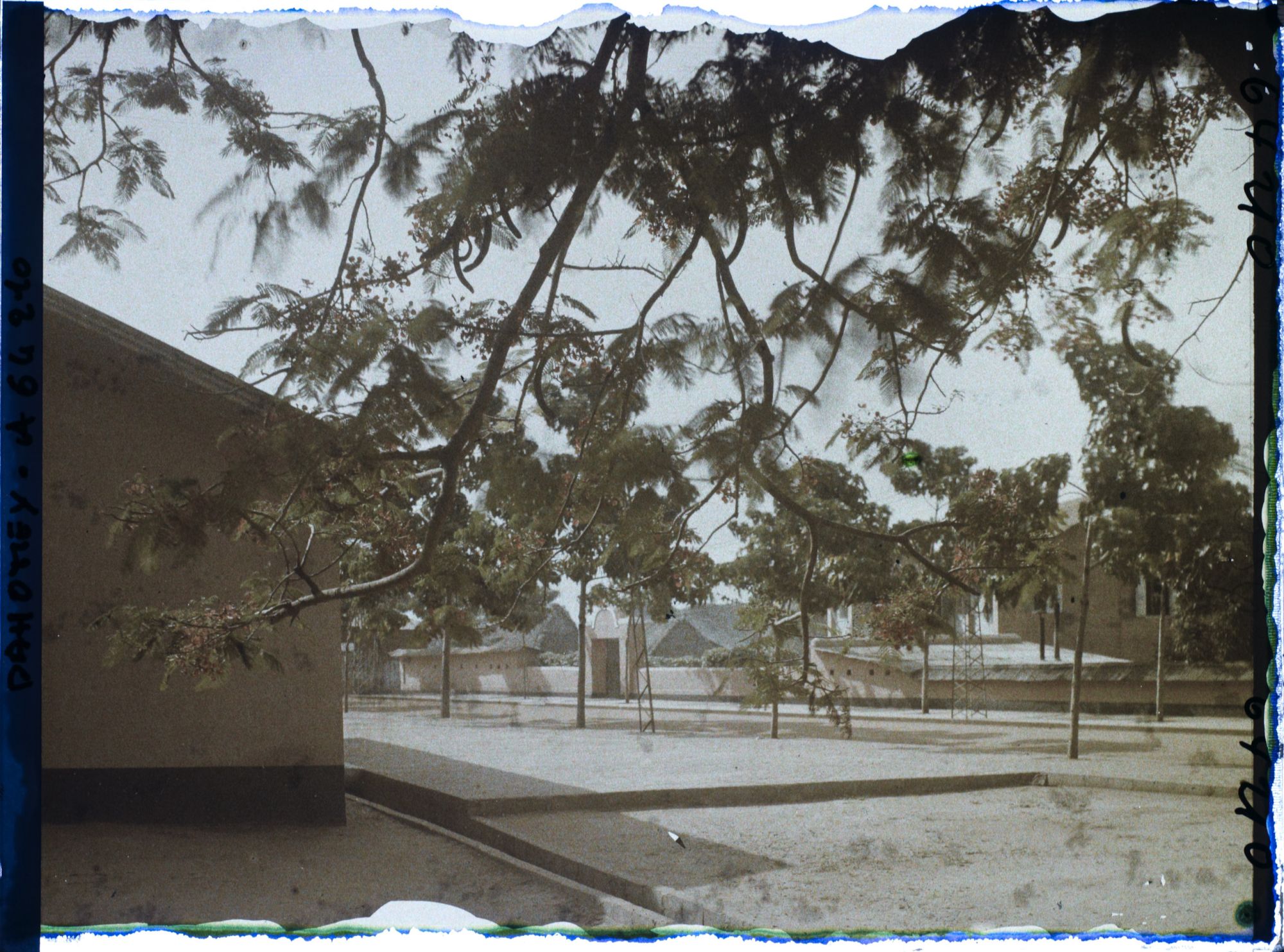 Image représentant La rue Victor-Régis (?) dans le quartier européen