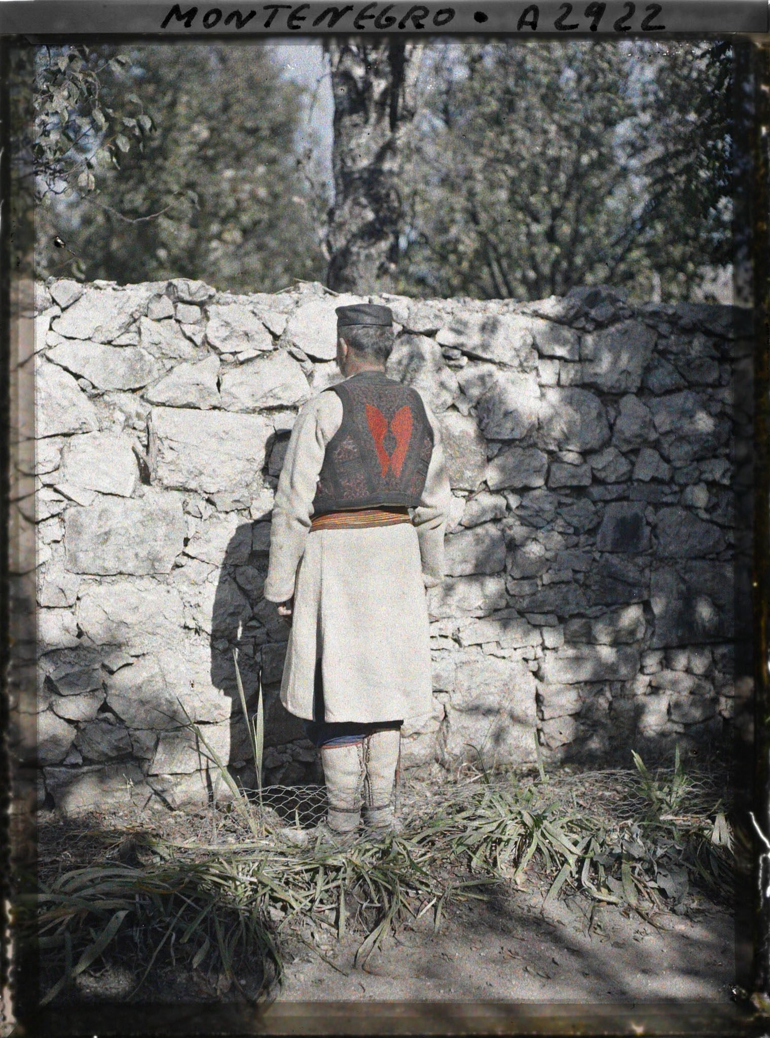 Image représentant Un Monténégrin de Cetinje vu de dos