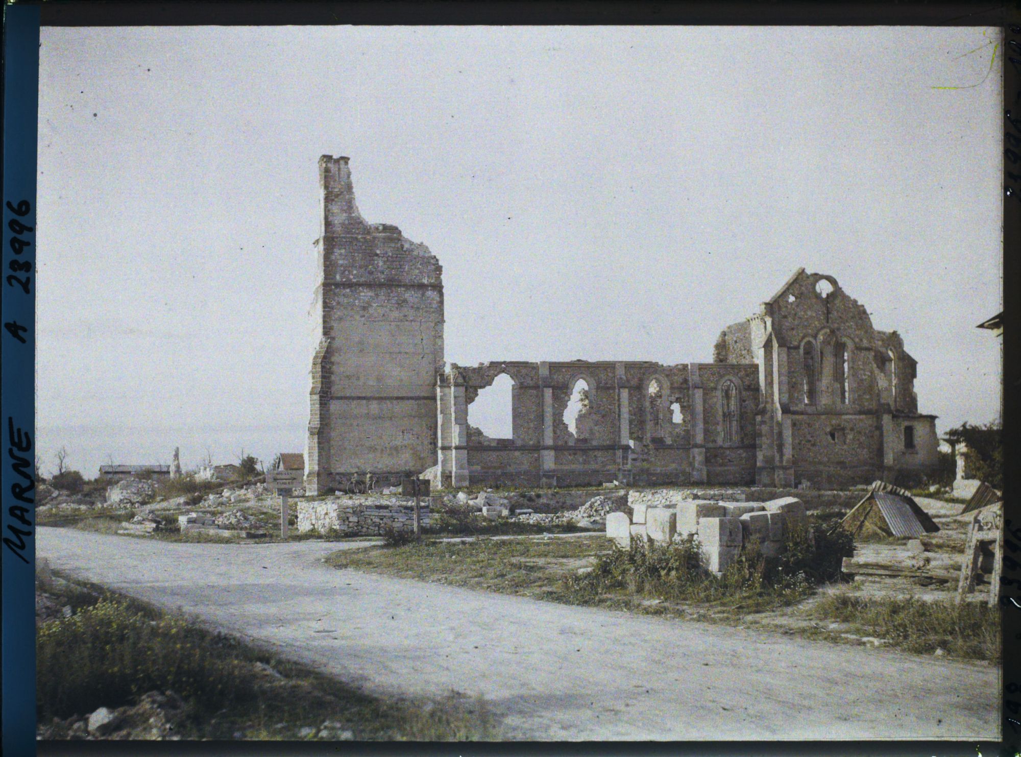 Image représentant France, St Hilaire le grd, Les Ruines de l'Eglise