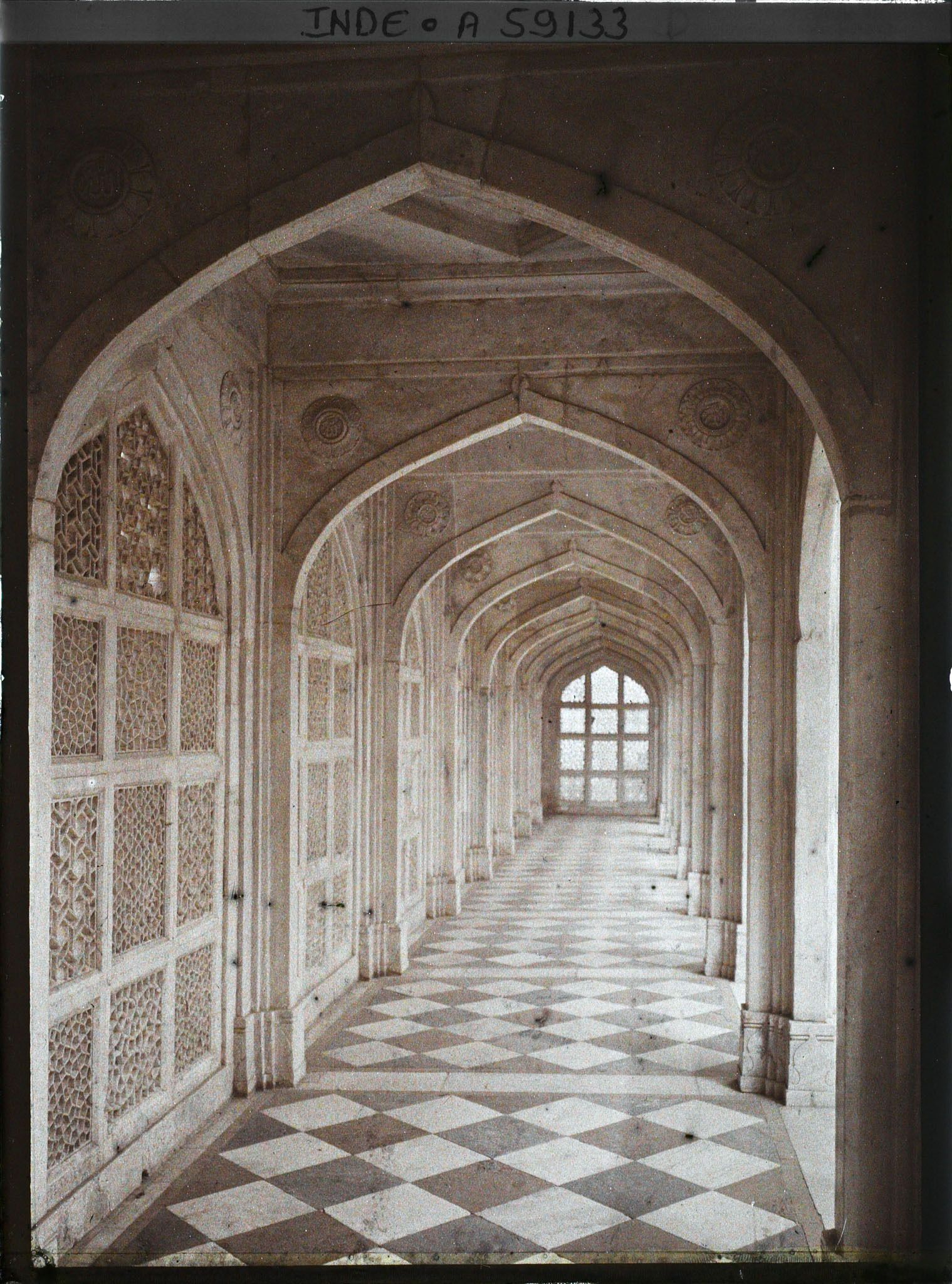 Image représentant Une des galeries du Mausolée d'Akbar