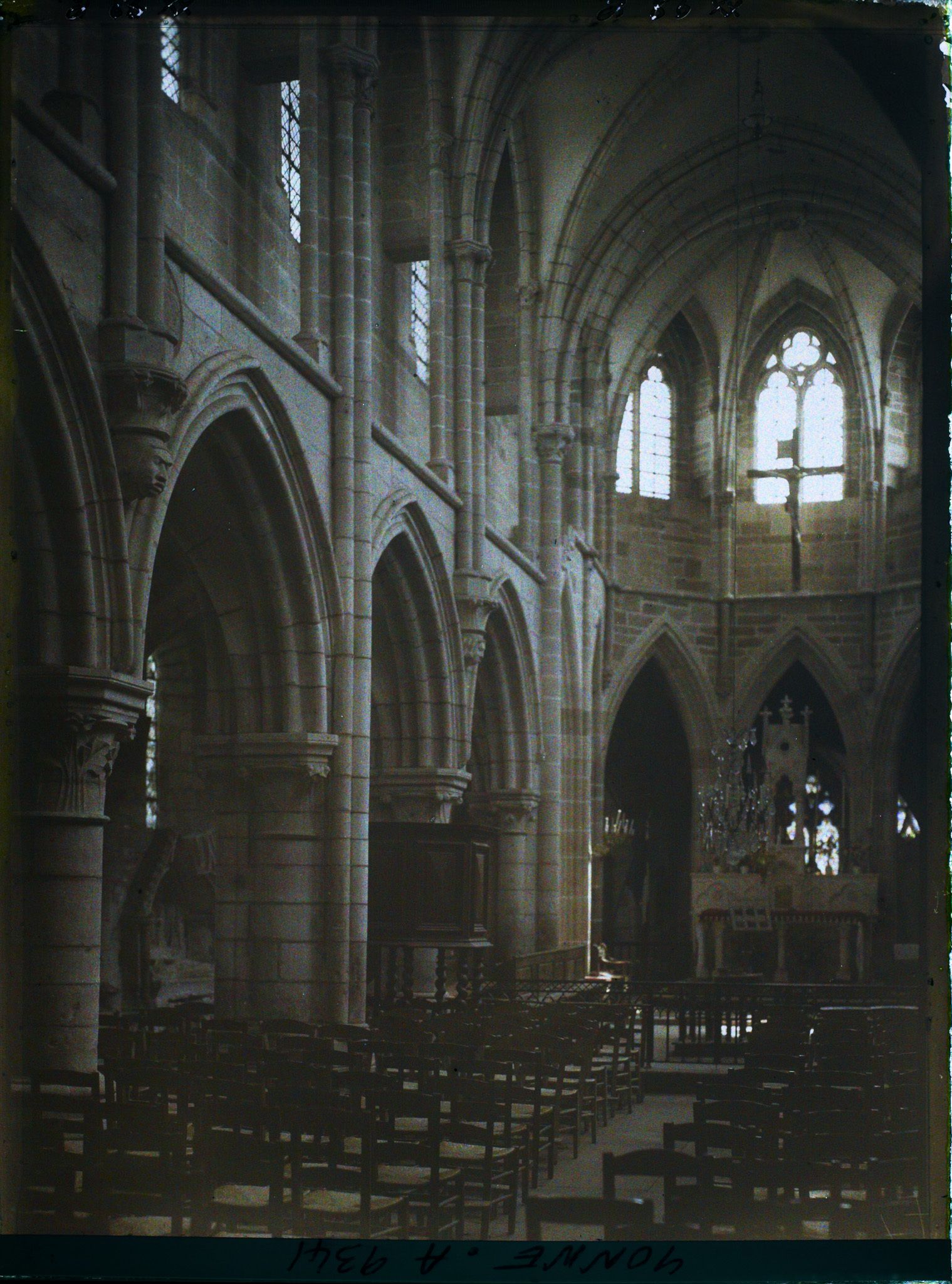 Image représentant France, St Père, Intérieur parfaite Eglise du XIIIe , style bourguignon