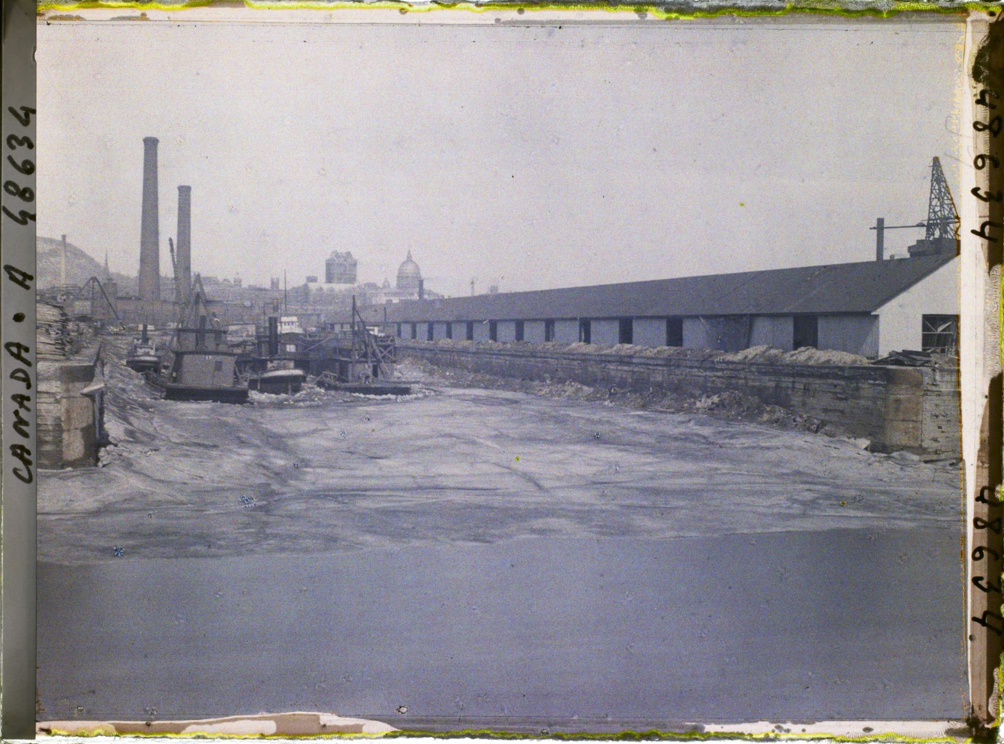 Image représentant Canada, Montréal, Une darse du Canal de Lachine