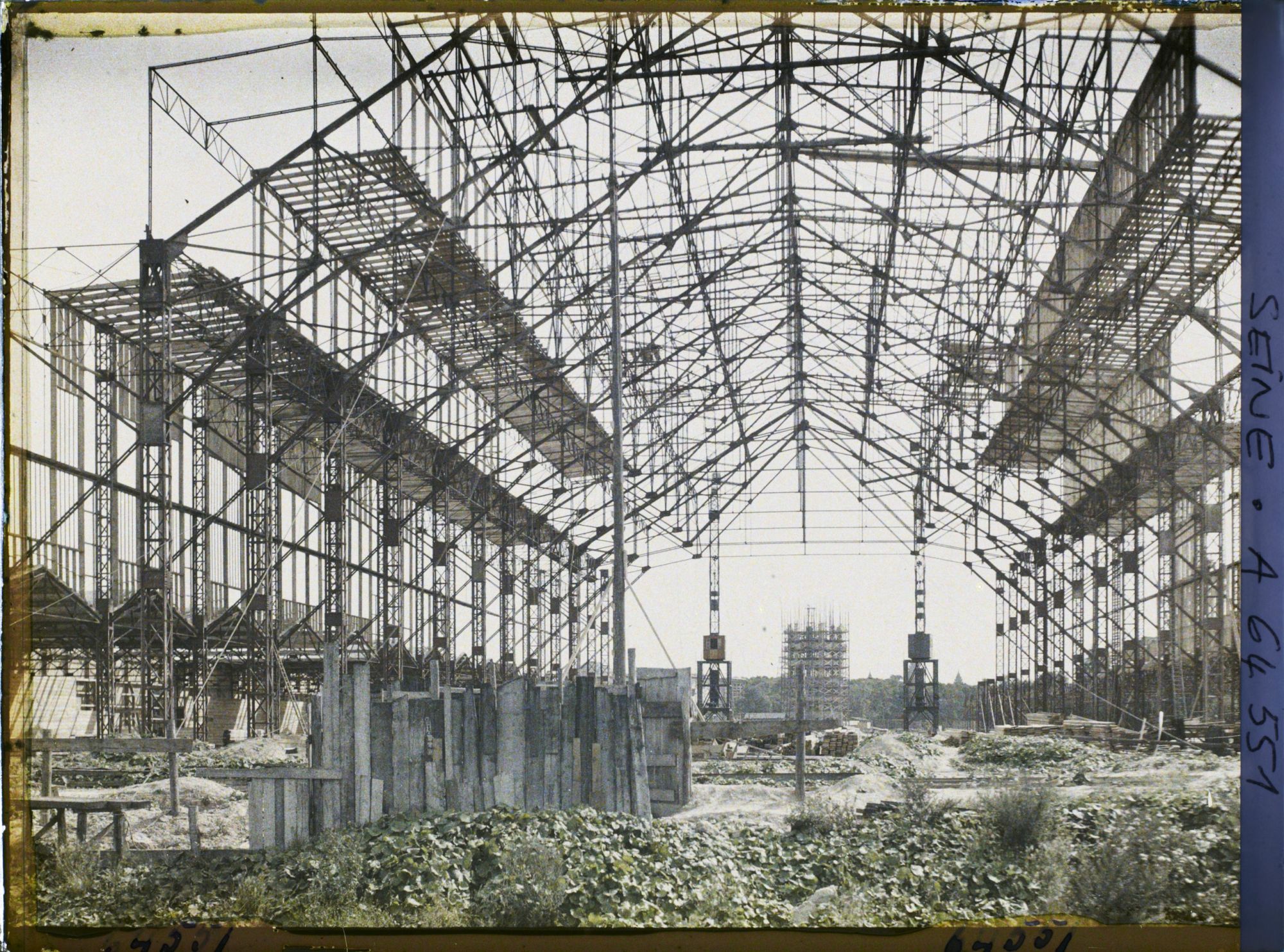 Image représentant Construction d'une galerie pour l'Exposition coloniale internationale à Vincennes