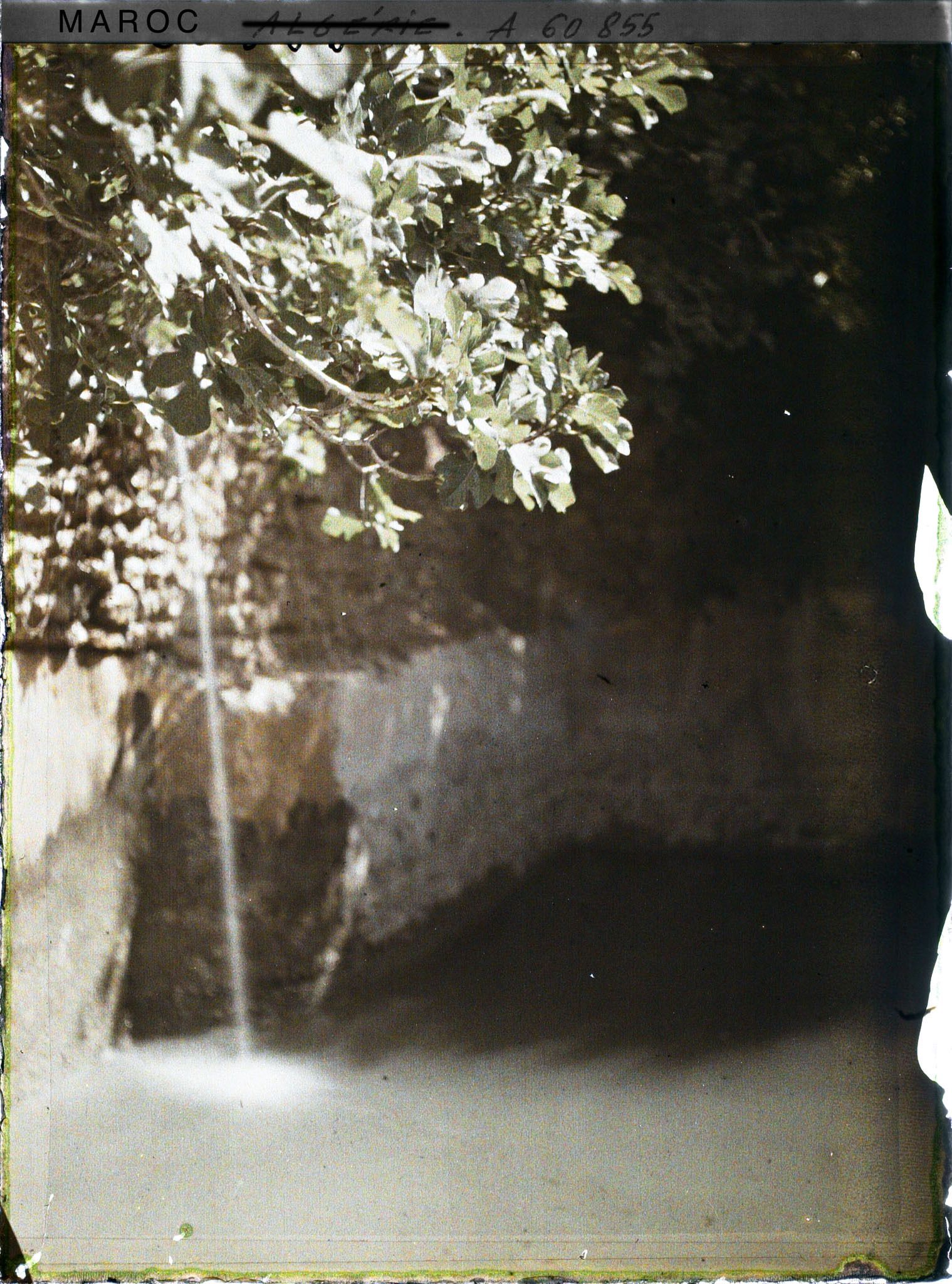 Image représentant Chute d'eau dans un bassin de retenue