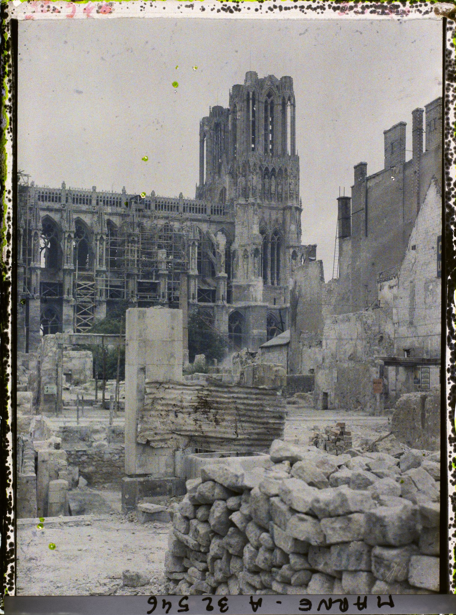 Image représentant France, Reims, Tours de la Cathédrale, vue prise de la rue Carnot