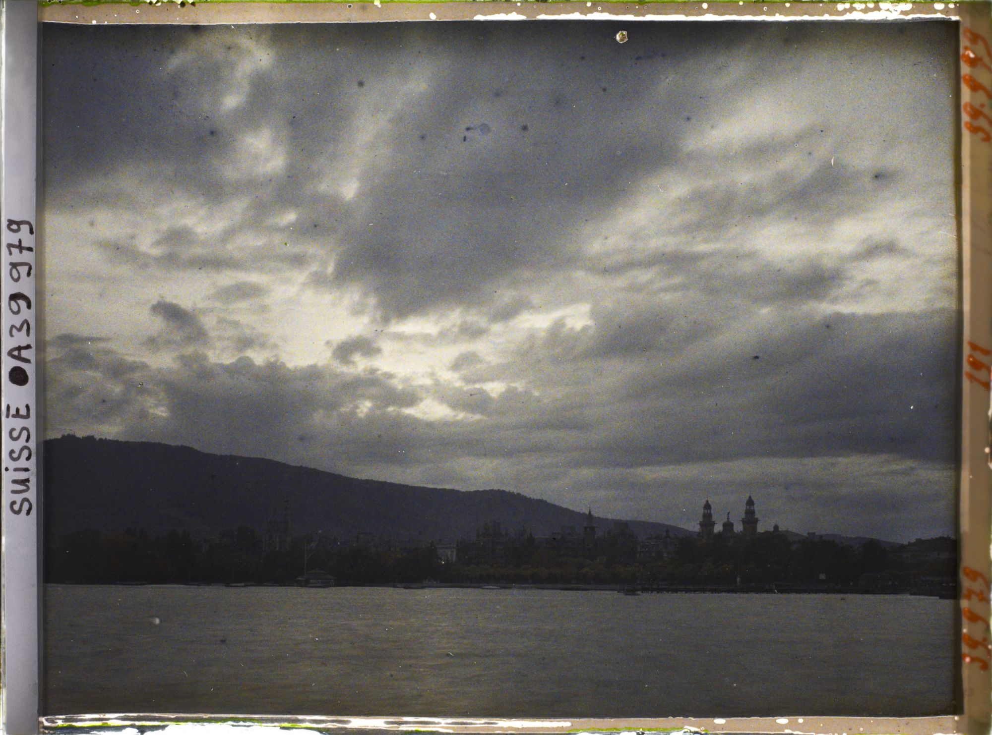 Image représentant Coucher de soleil sur le lac de Zürich et le quartier de Enge