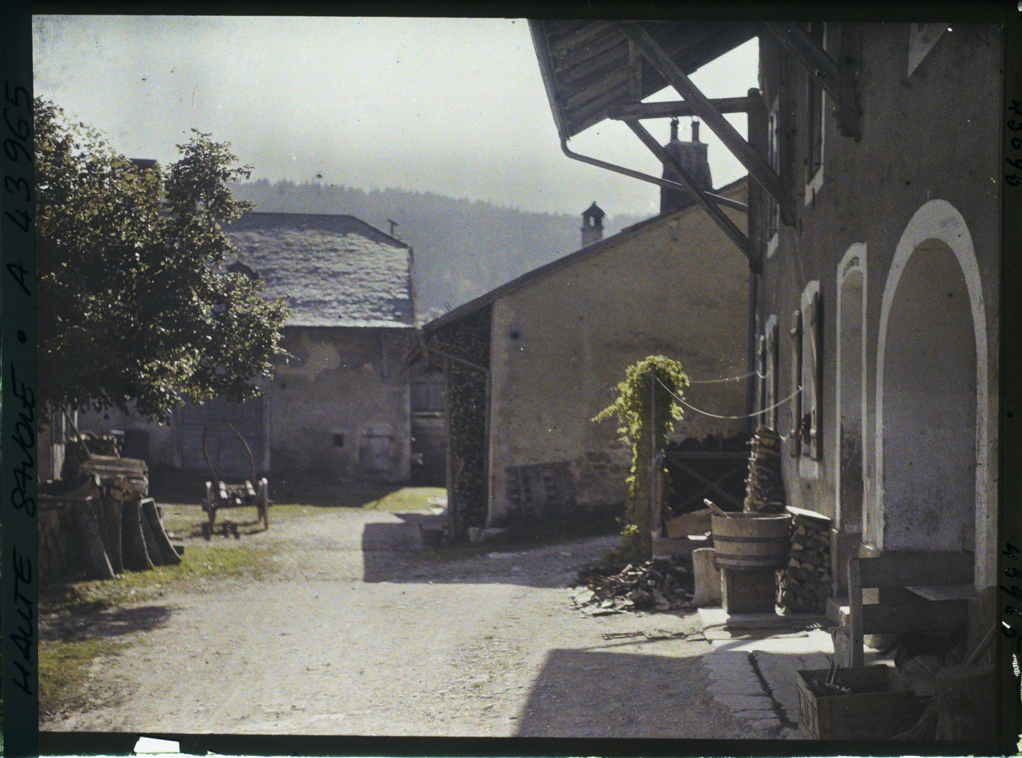Image représentant La cour d'une ferme