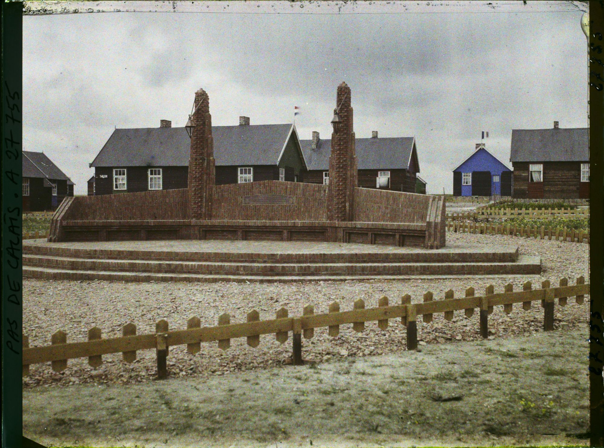 Image représentant France, Lens, Village Hollandais, Monument de la remise du Village à la Ville