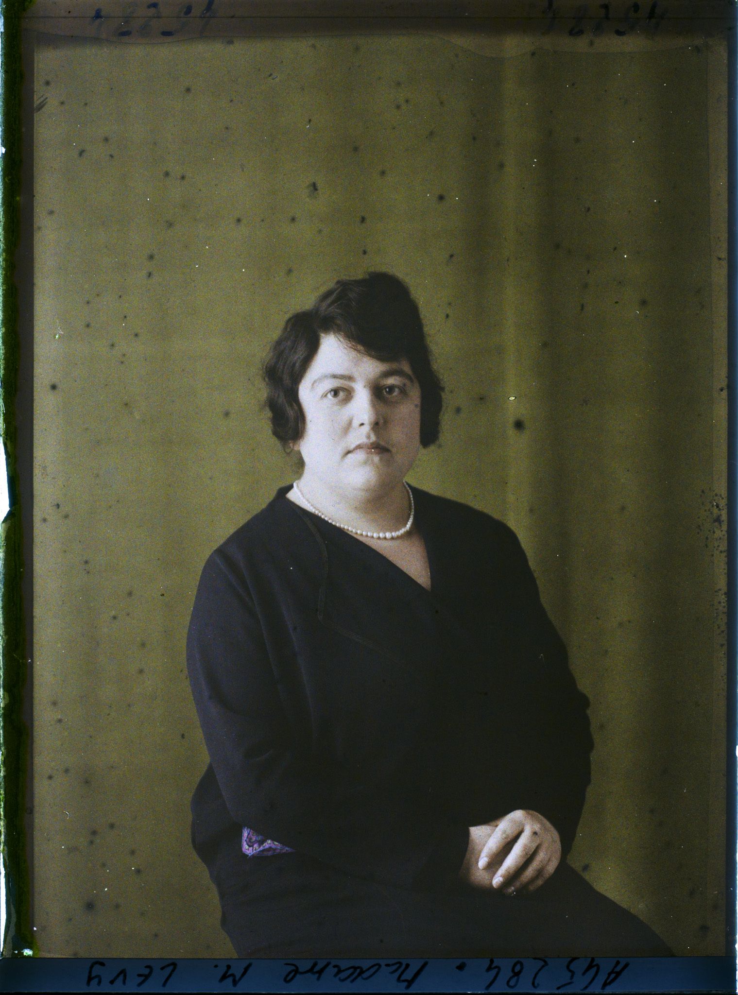 Image représentant https://musee-albert-kahn.s-museum.fr/home/NWQ2OTAwYzNmYjZlZTk1ZWQwODJmMjY4L2dlbmVyaWMtbm90aWNlLXRhYi9hdXRob3JpdHkvNjE3YTc5ZjVjZjhiODk2OGIzMzM3ZDIx/5d6900c3fb6ee95ed082f268/generic-notice-tab/authority/617a79ebcf8b8968b3337270 Madame Maurice Lévy