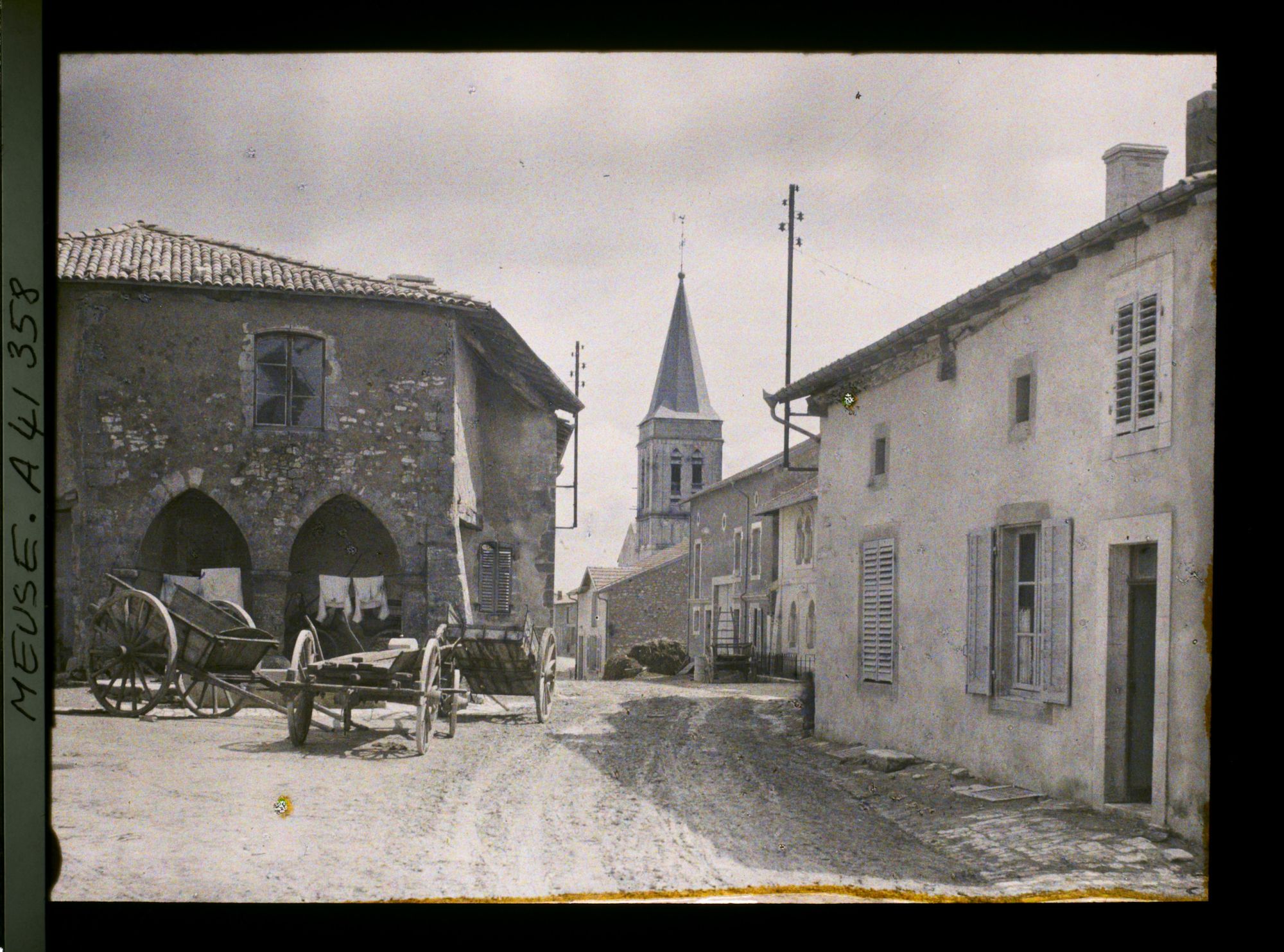 Image représentant France, Vigneulles (Woëvre), Rue du Village vers l'Eglise et le Corps de Garde