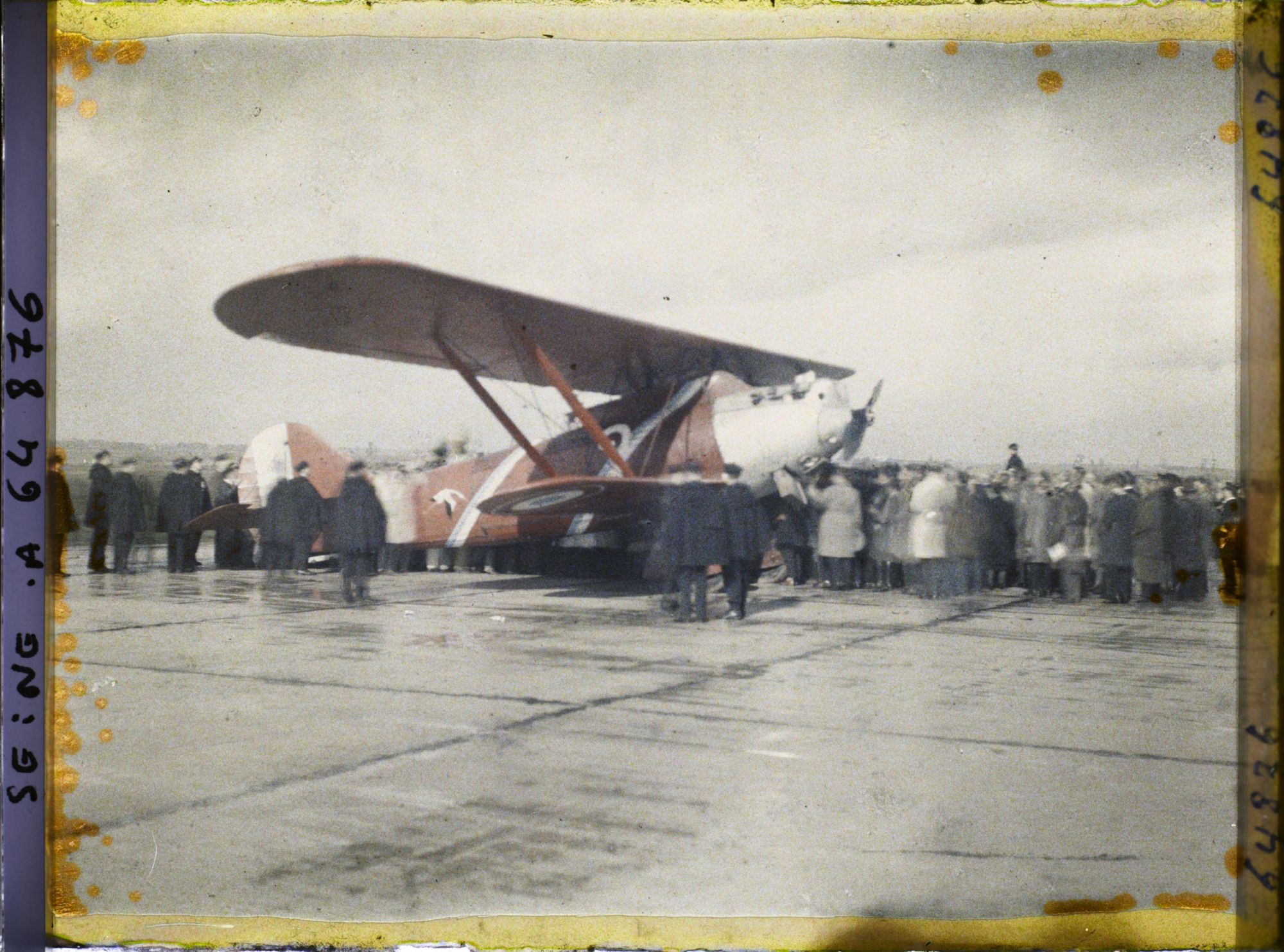 Image représentant Le retour de Costes et Bellonte après leur triomphal raid aérien Paris-New-York, l'atterrissage de l'avion