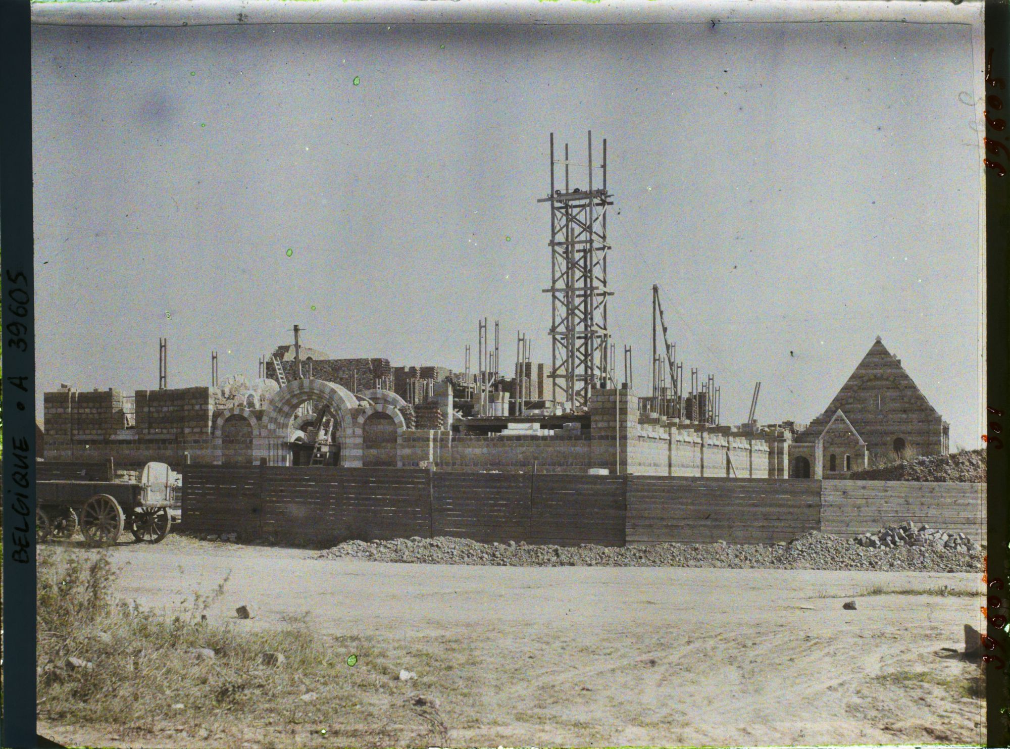 Image représentant Belgique, Passchendael, L'Eglise en reconstruction