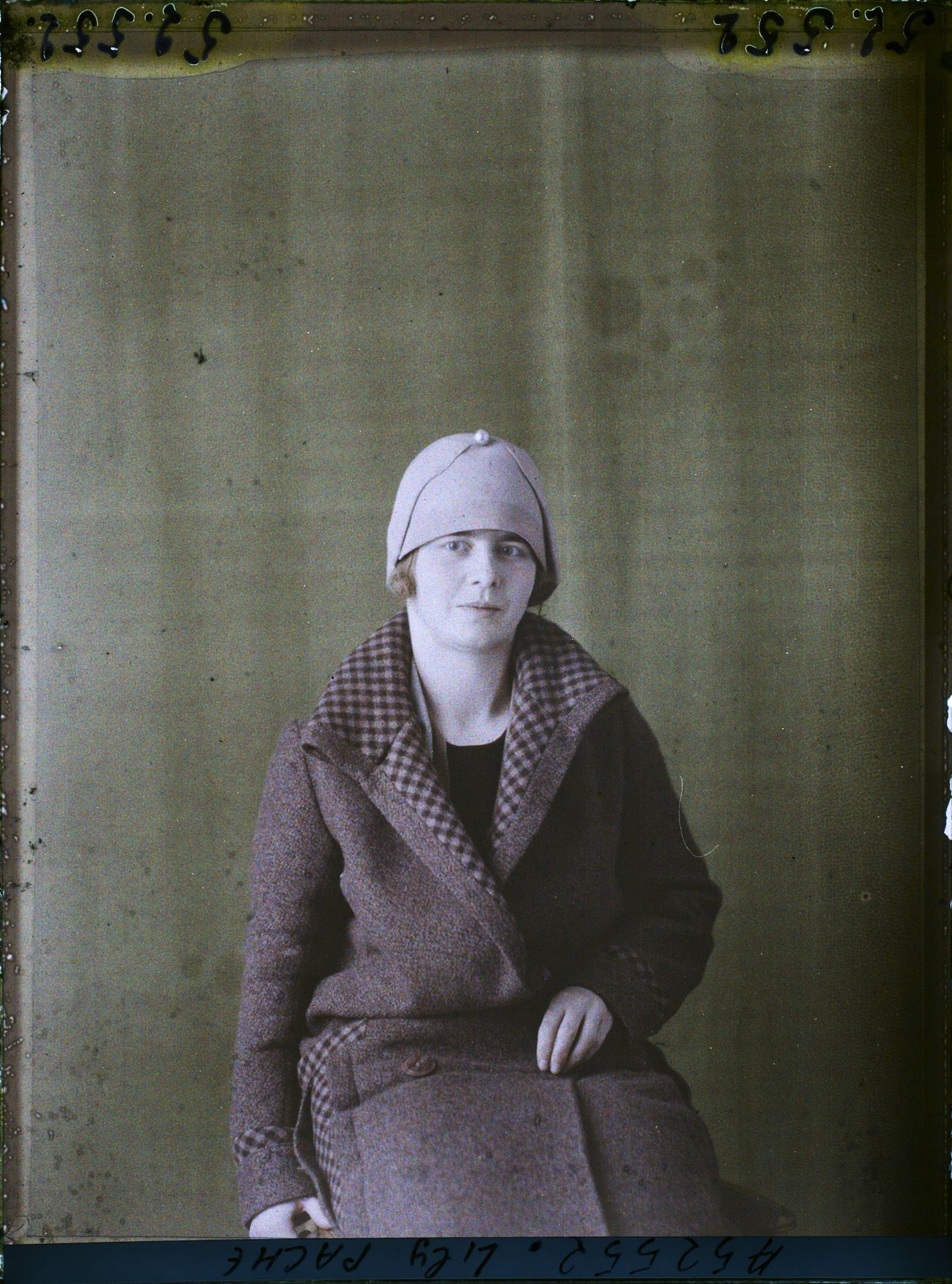 Image représentant https://musee-albert-kahn.s-museum.fr/home/NWQ2OTAwYzNmYjZlZTk1ZWQwODJmMjY4L2dlbmVyaWMtbm90aWNlLXRhYi9hdXRob3JpdHkvNjE3YTc5ZjVjZjhiODk2OGIzMzM3ZDIx/5d6900c3fb6ee95ed082f268/generic-notice-tab/authority/617a79ebcf8b8968b33374e1 Mademoiselle Lily Pache