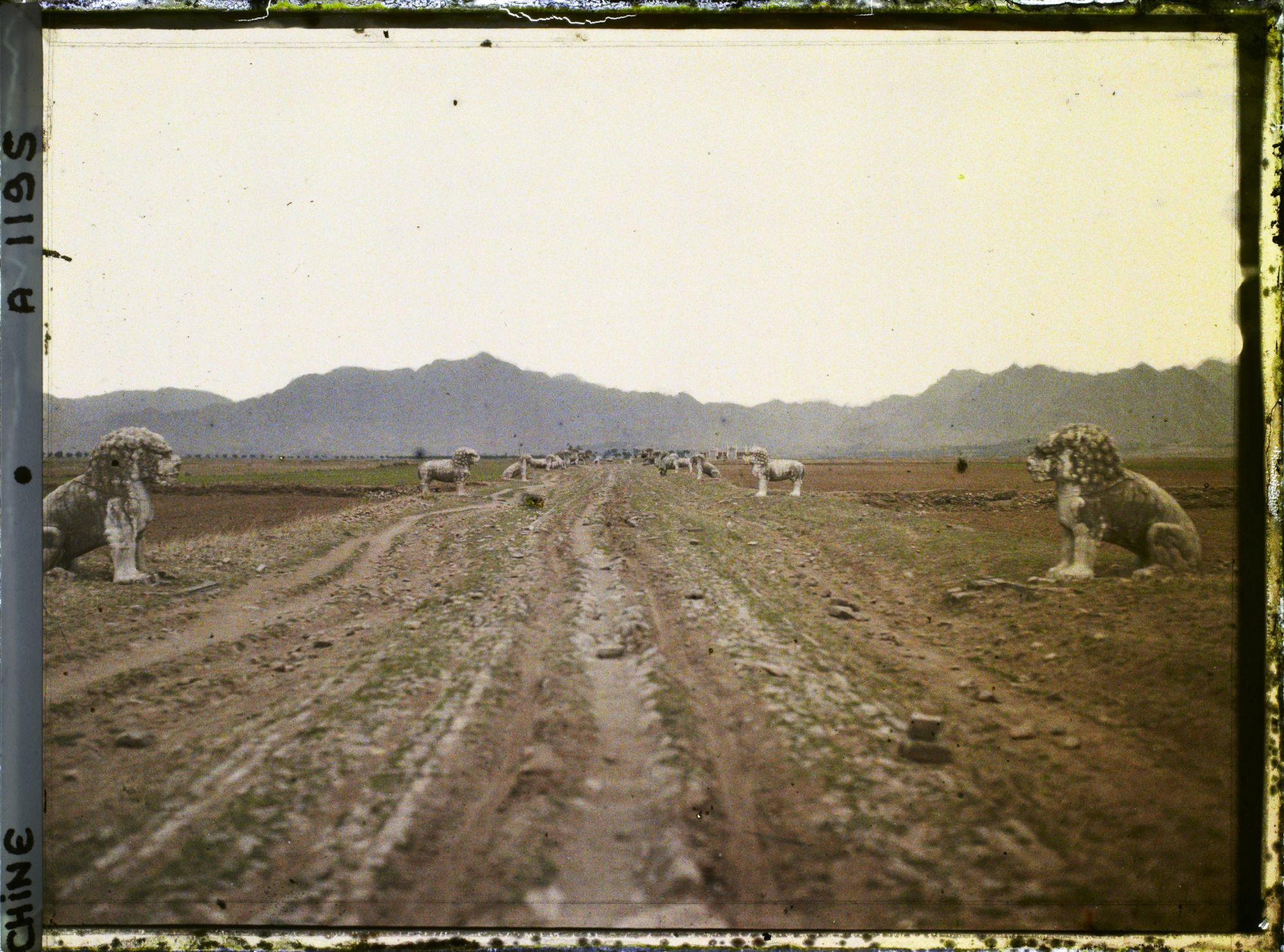 Image représentant Ming Shisanling (" Treize Tombeaux des Ming ")