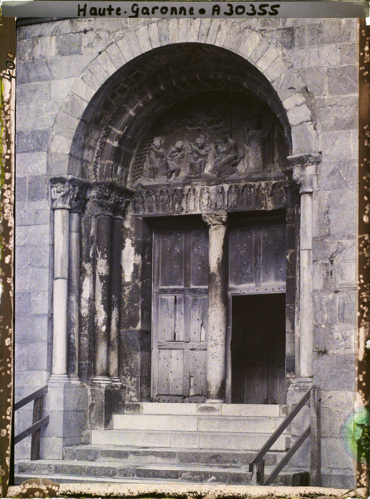 Image représentant France, St-Bertrand-de-Comminges, Cloître de la Cathédrale, Porte de la Cathédrale