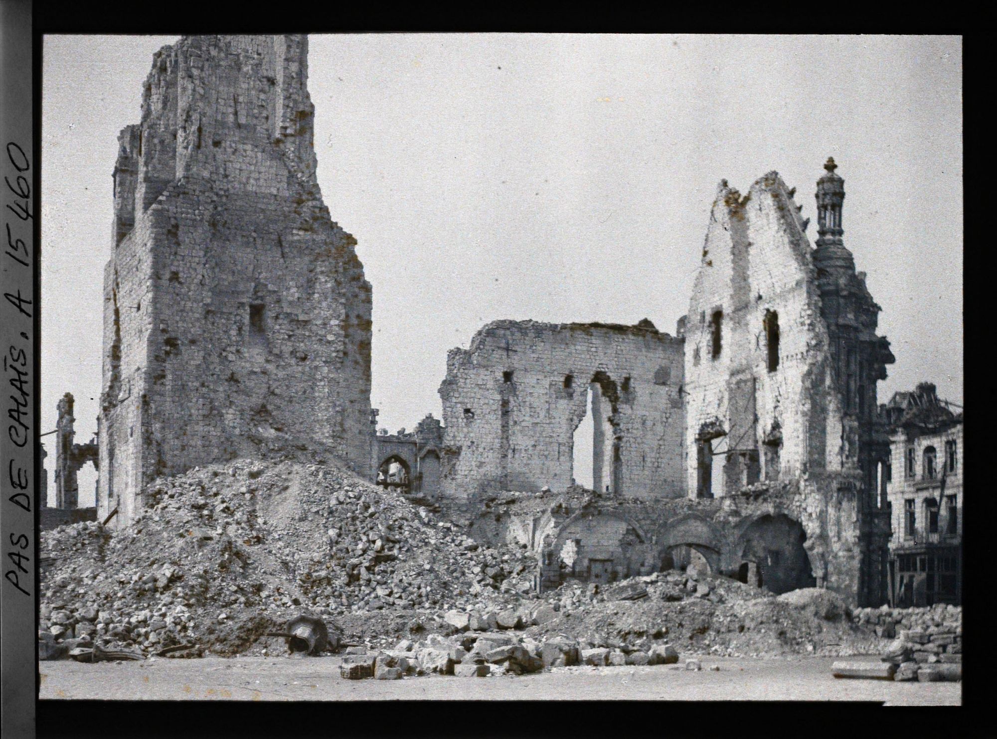 Image représentant France, Arras, L'Hotel de Ville vu de la Petite Place