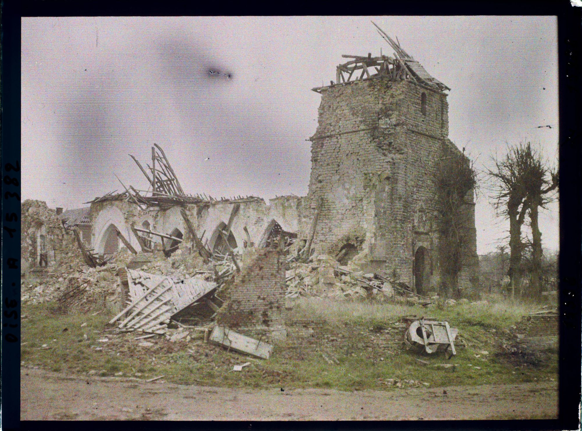 Image représentant France, Orvillers Sorel, Guerre : L'Eglise ruinée, vue prise de l'Est