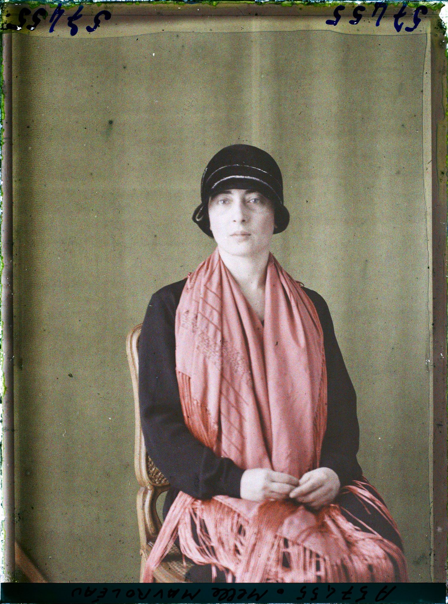 Image représentant https://musee-albert-kahn.s-museum.fr/home/NWQ2OTAwYzNmYjZlZTk1ZWQwODJmMjY4L2dlbmVyaWMtbm90aWNlLXRhYi9hdXRob3JpdHkvNjE3YTc5ZjVjZjhiODk2OGIzMzM3ZDIx/5d6900c3fb6ee95ed082f268/generic-notice-tab/authority/617a79ebcf8b8968b3337368 Mademoiselle Mavroleau