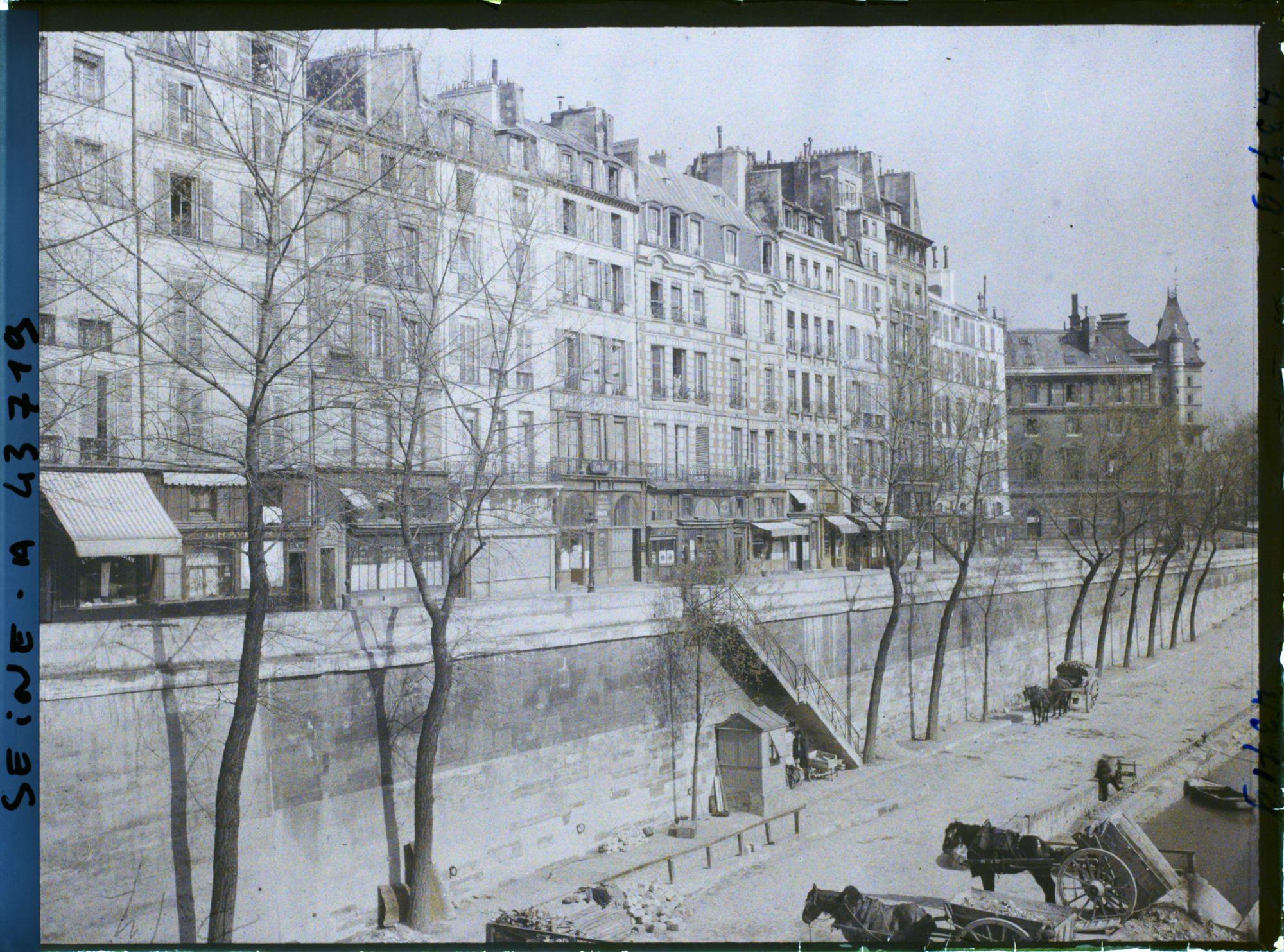 Image représentant Le quai des Orfèvres depuis le Pont-Neuf
