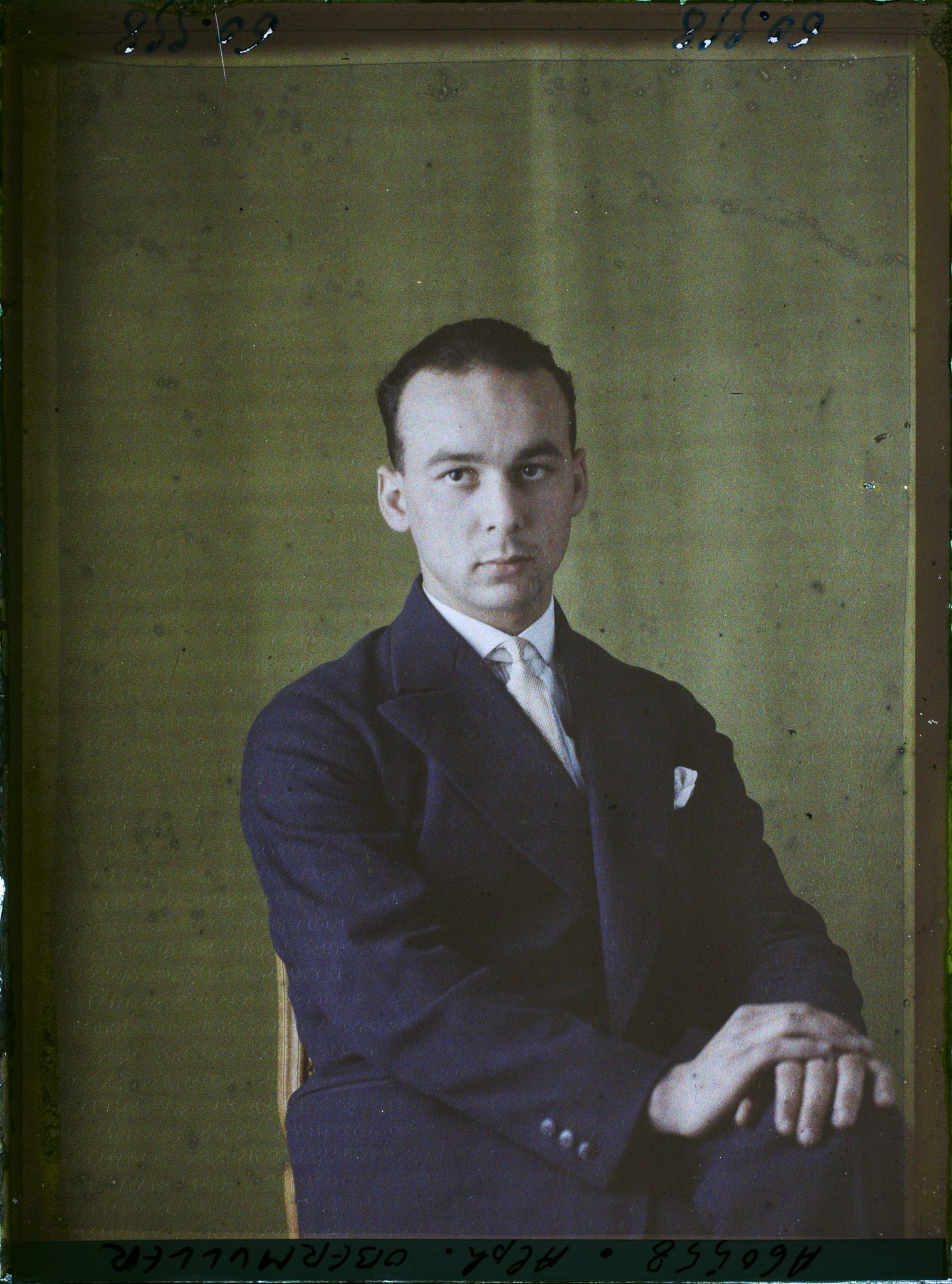 Image représentant https://musee-albert-kahn.s-museum.fr/home/NWQ2OTAwYzNmYjZlZTk1ZWQwODJmMjY4L2dlbmVyaWMtbm90aWNlLXRhYi9hdXRob3JpdHkvNjE3YTc5ZjVjZjhiODk2OGIzMzM3ZDIx/5d6900c3fb6ee95ed082f268/generic-notice-tab/authority/617a79ebcf8b8968b33374cf Monsieur Alphonse Obermuller