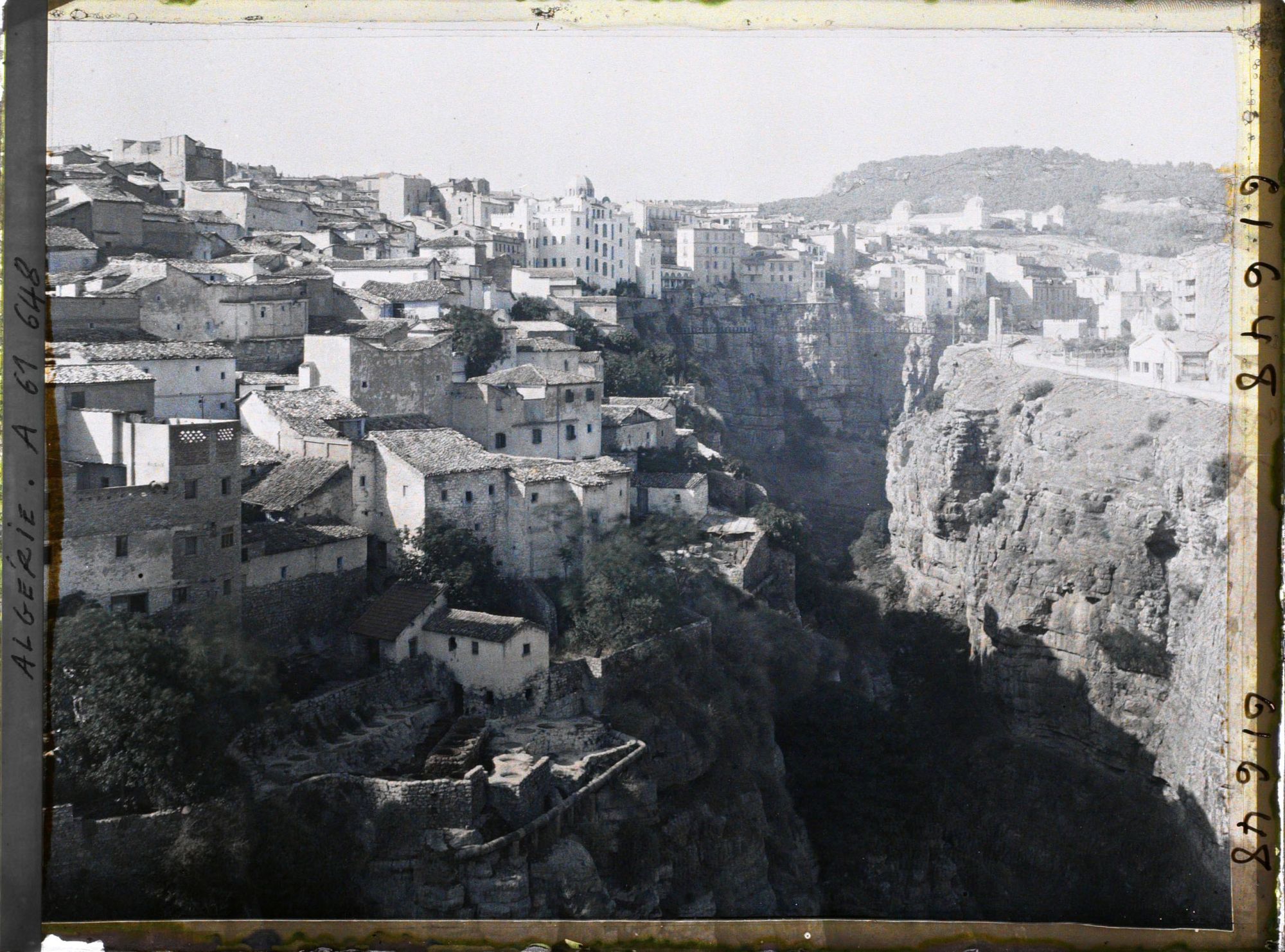 Image représentant La ville et les gorges du Rhumel