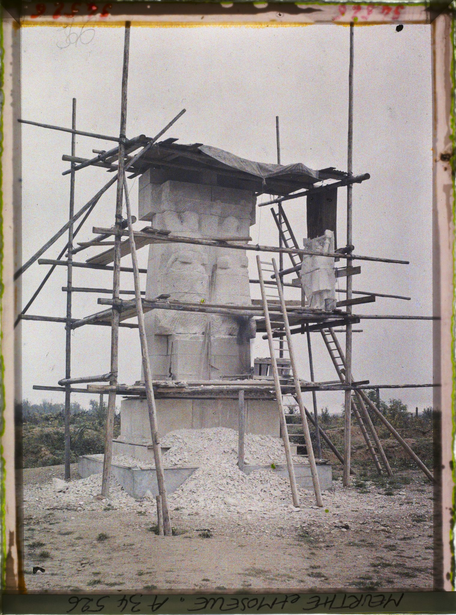 Image représentant France, Bois Le Prêtre, Monument de la Croix des Carmes en Construction