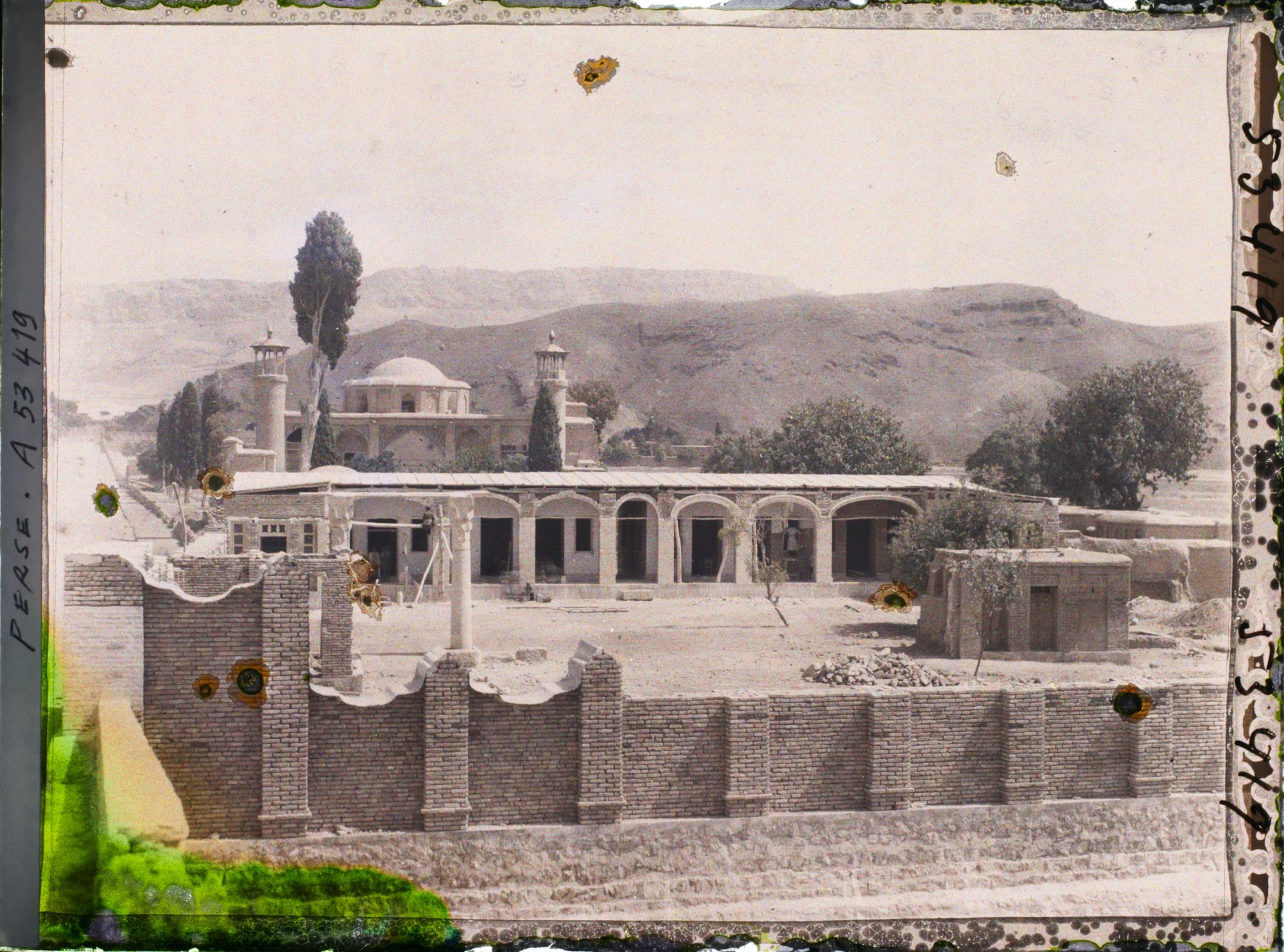 Image représentant Vue sur le mausolée de Mir Ali Hamzeh (?)