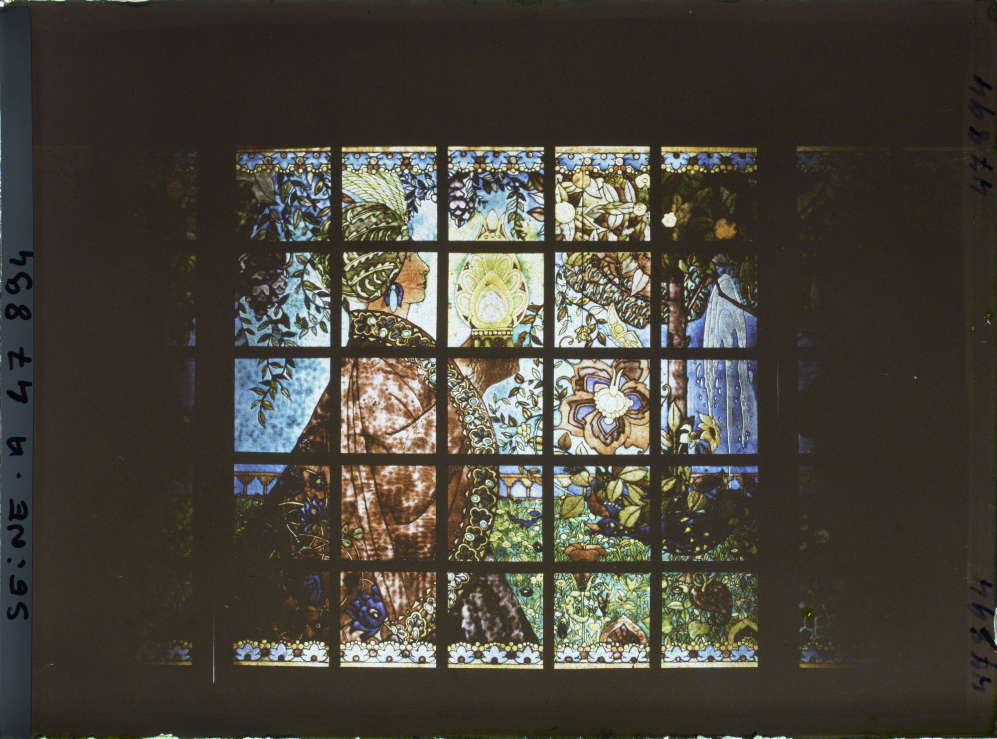 Image représentant L'Exposition des arts décoratifs, Vitrail du salon de l'école nationale d'art décoratif de Nice