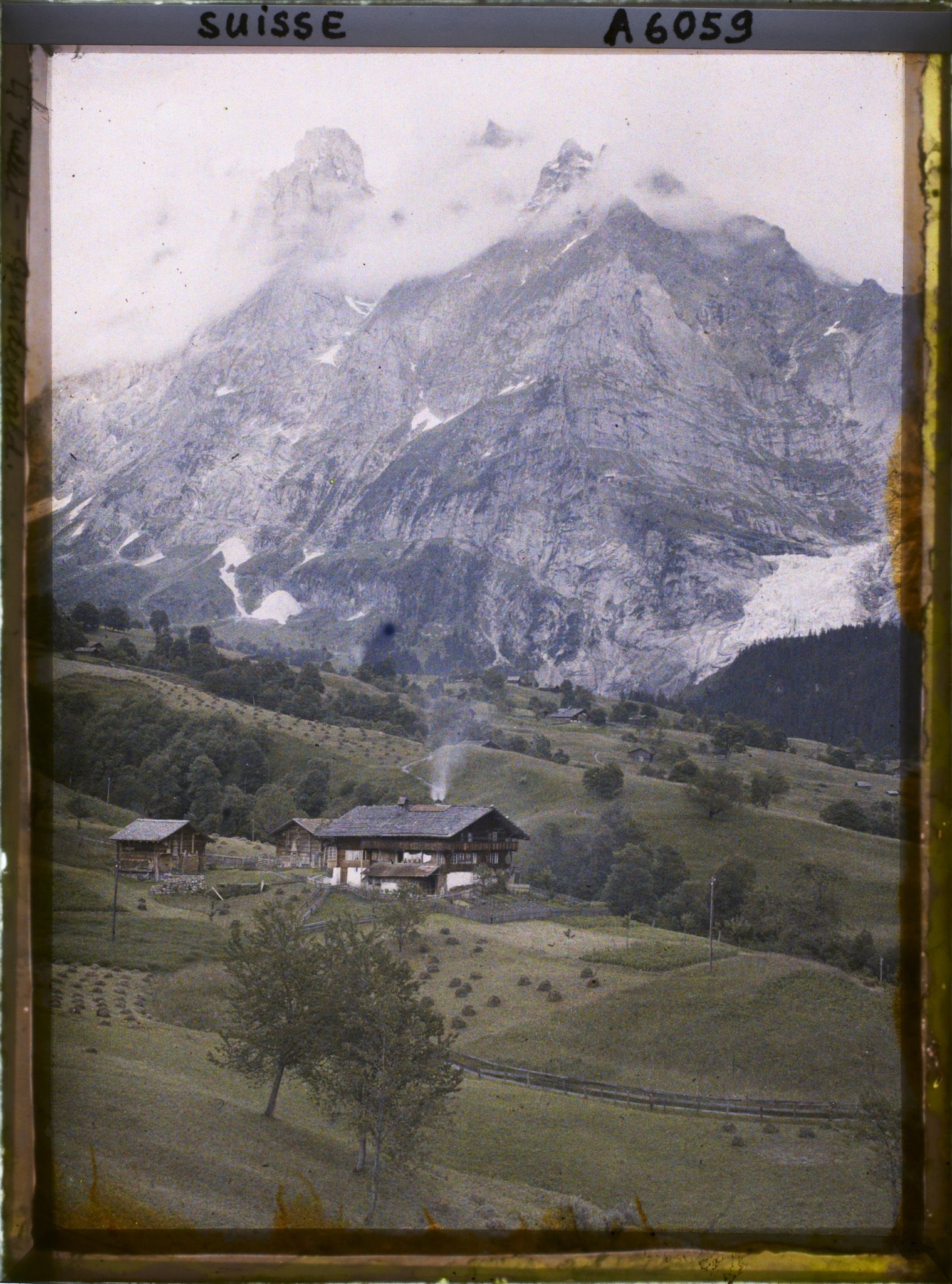 Image représentant Le village de Grindelwald devant le Wetterhorn et le glacier de Grindelwald