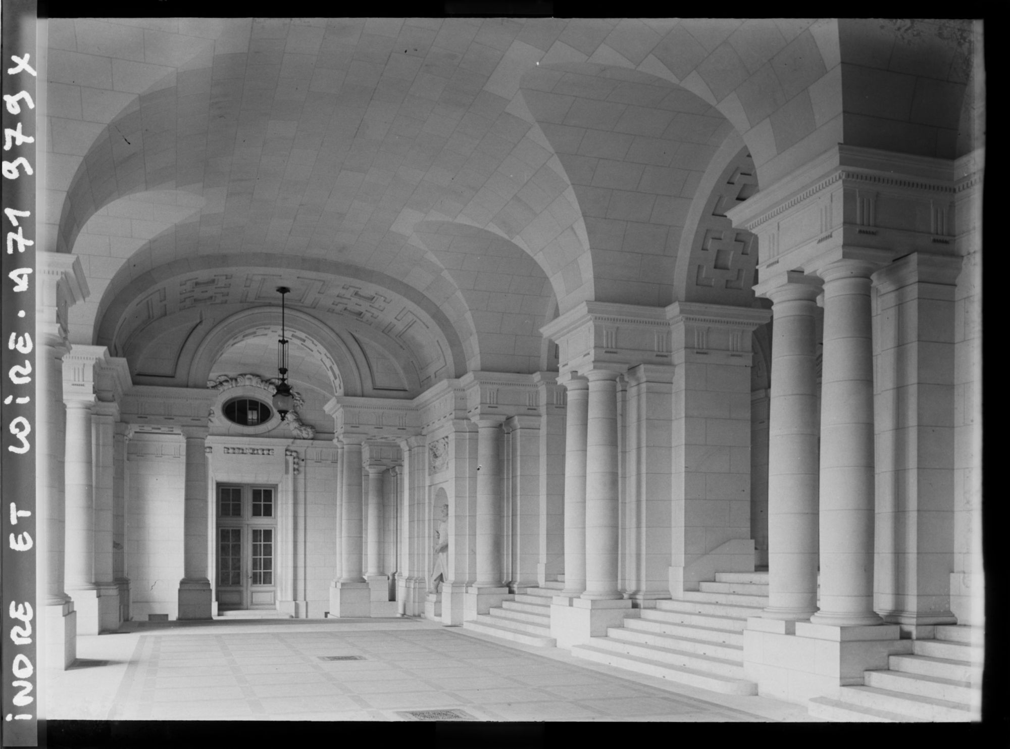 Image représentant Le péristyle de l'hôtel de ville
