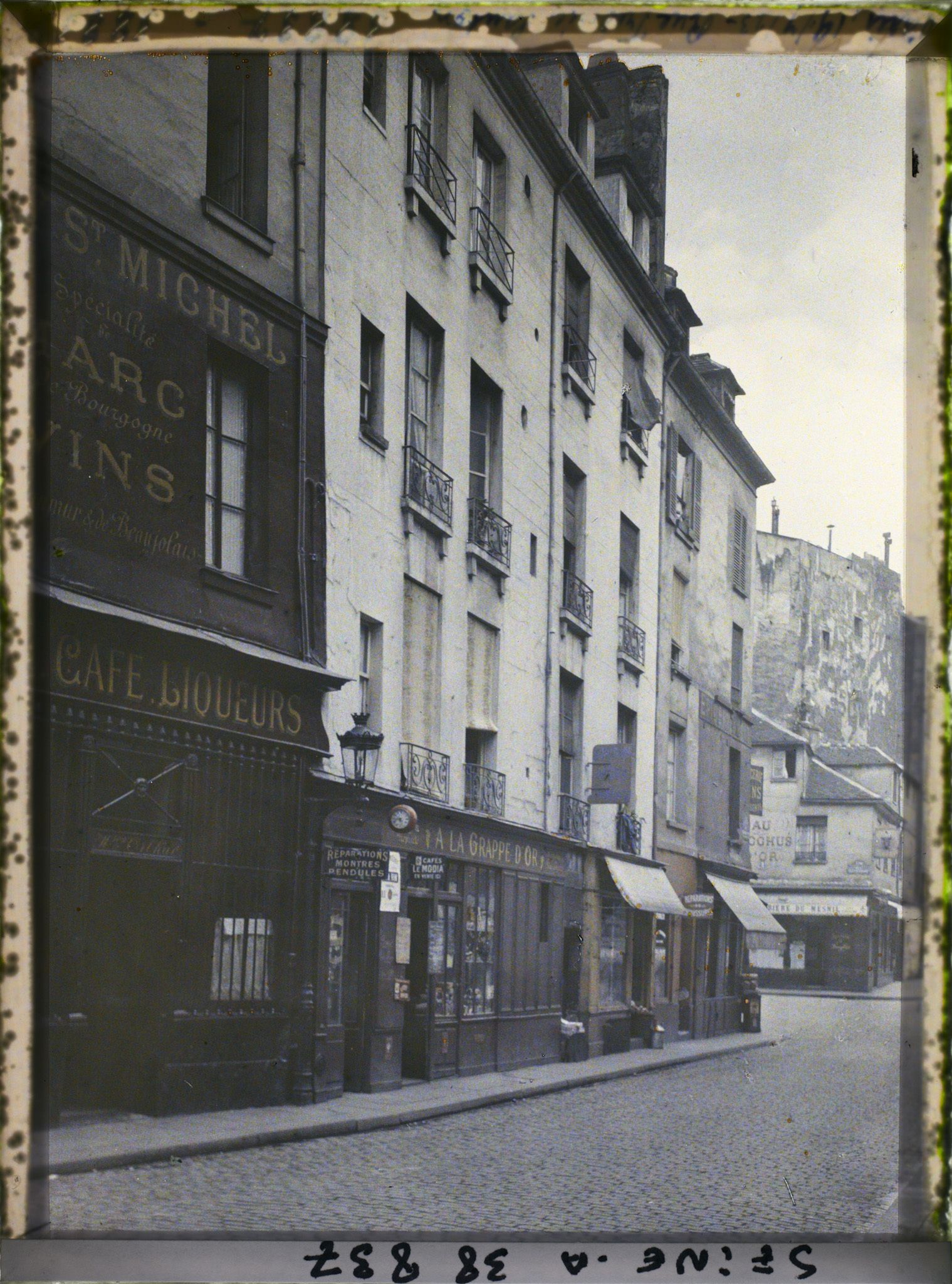 Image représentant La rue Frédéric-Sauton en direction de la rue Maître-Albert