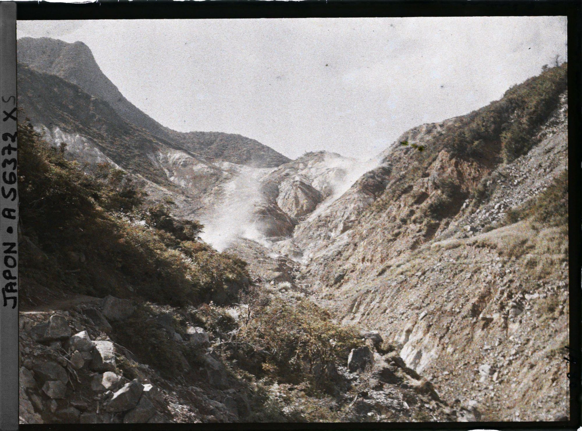 Image représentant null Solfatares de la vallée d'Owakudani ("Vallée des Grandes Eaux Chaudes") ou Ojigoku ("Grand Enfer")