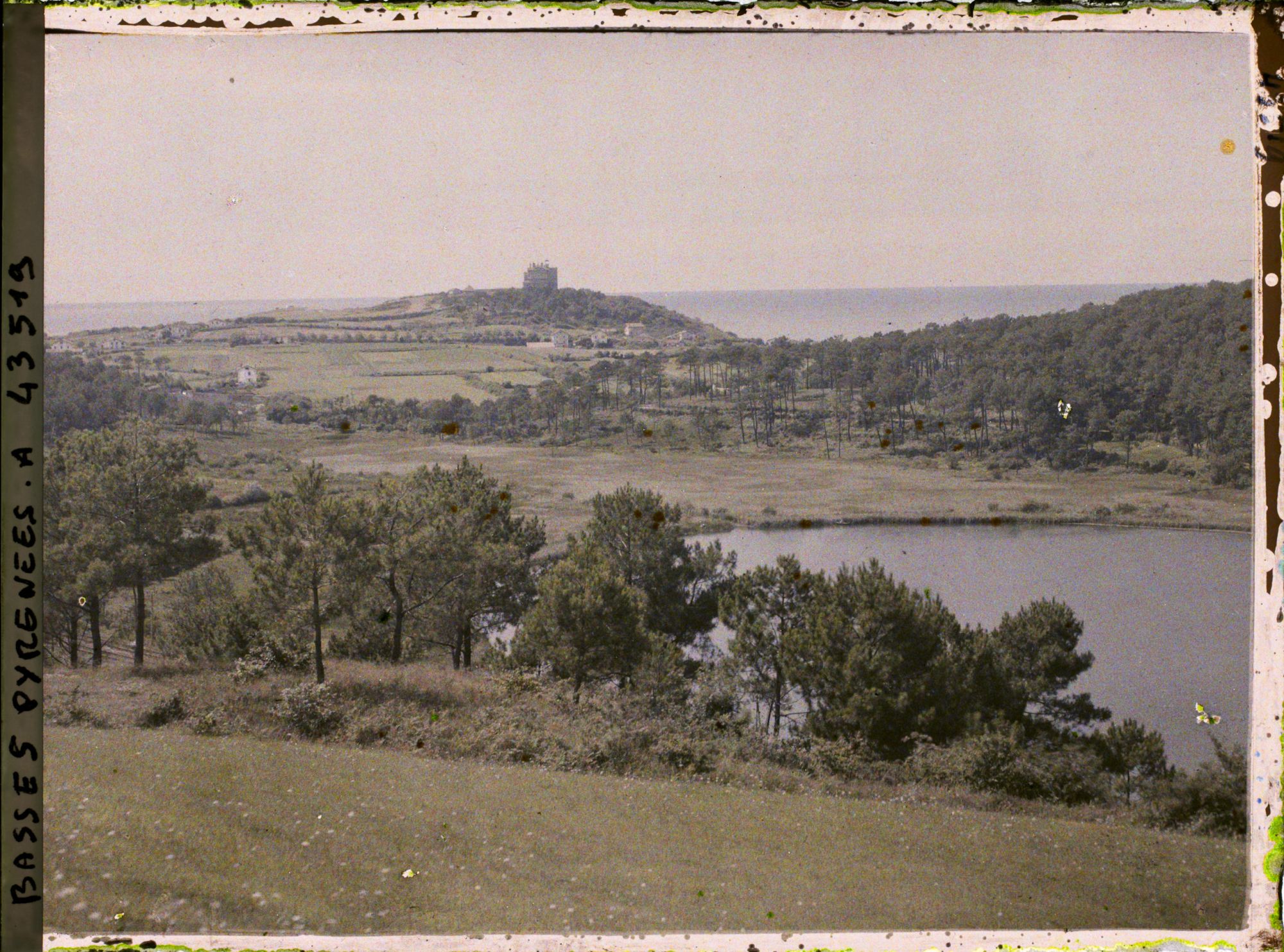 Image représentant France, Lac Mouriscot, Le lac Mouriscot et le Chau d'Ilbaritz