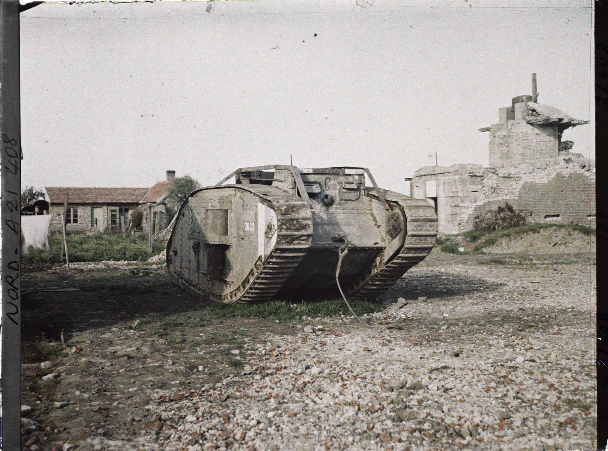 Image représentant Tank anglais et nouvelle maison