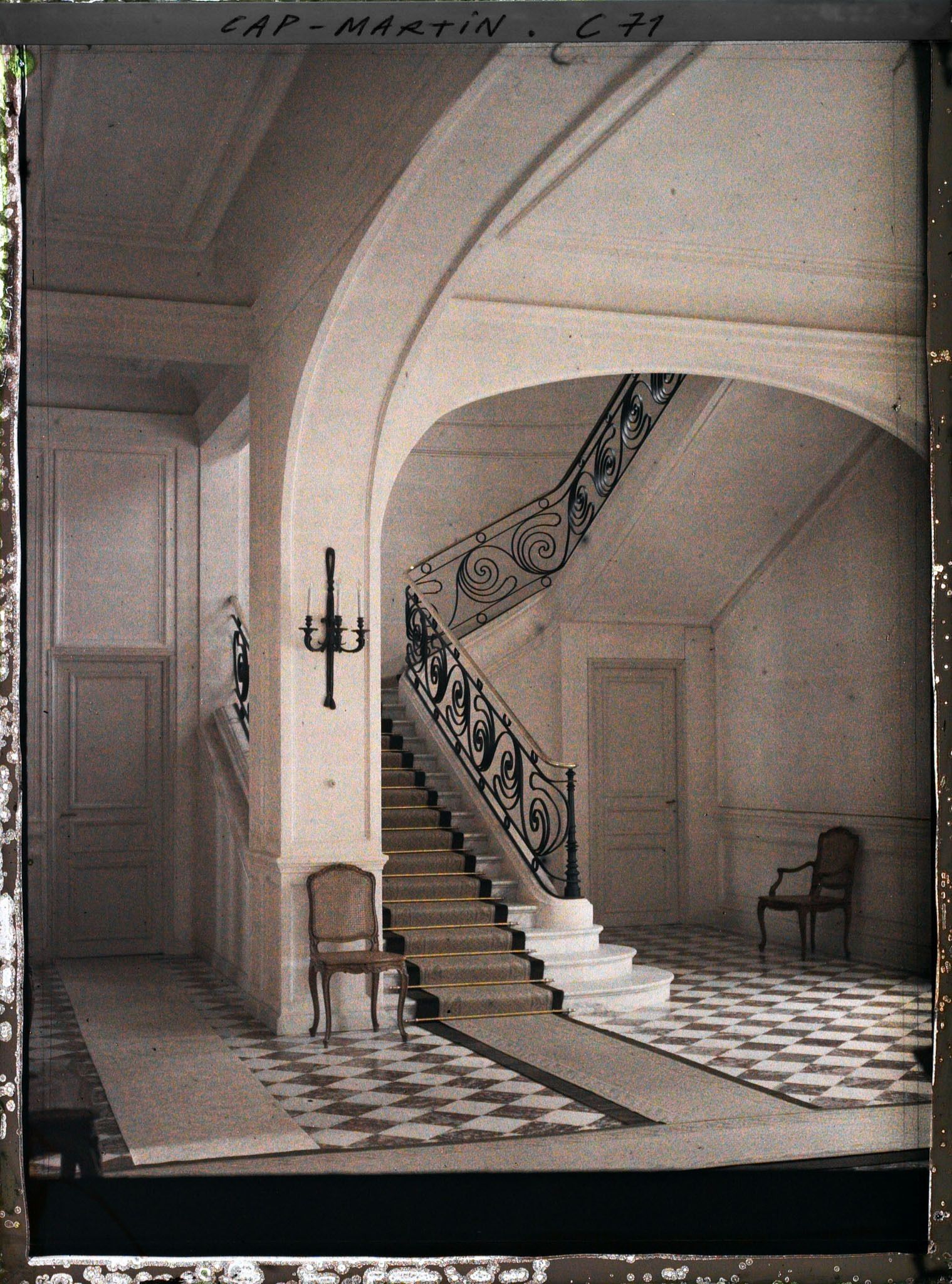 Image représentant Escalier dans la partie ouest du vestibule de la villa Kahn encore appelée villa Zamir