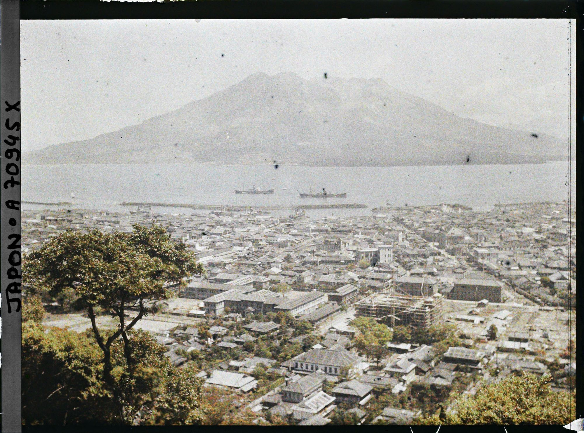 Image représentant Le volcan Sakurajima et la ville