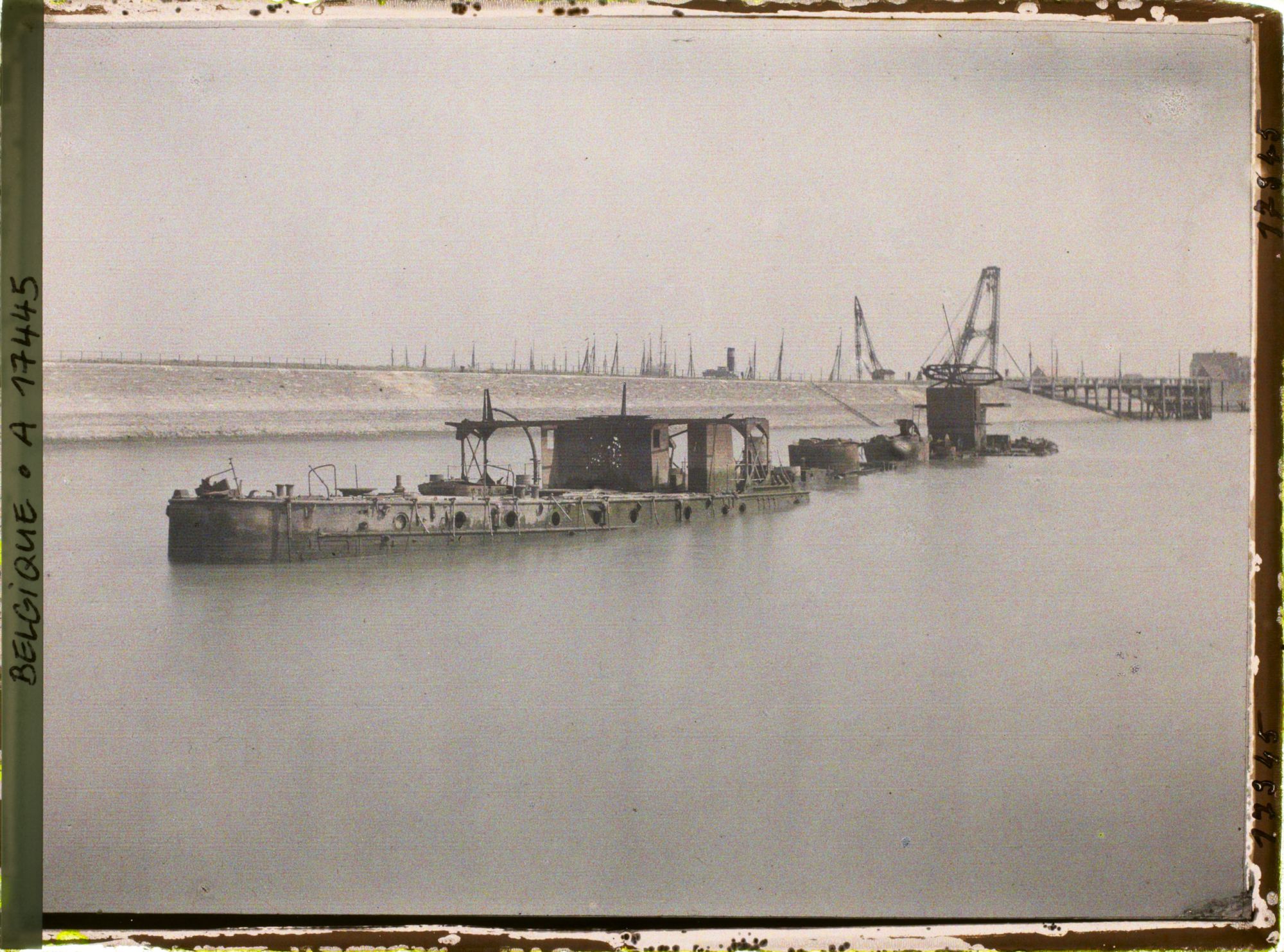 Image représentant Belgique, Zee Brugge, L'"Ephigeni" coulé à l'entrée du Chenal