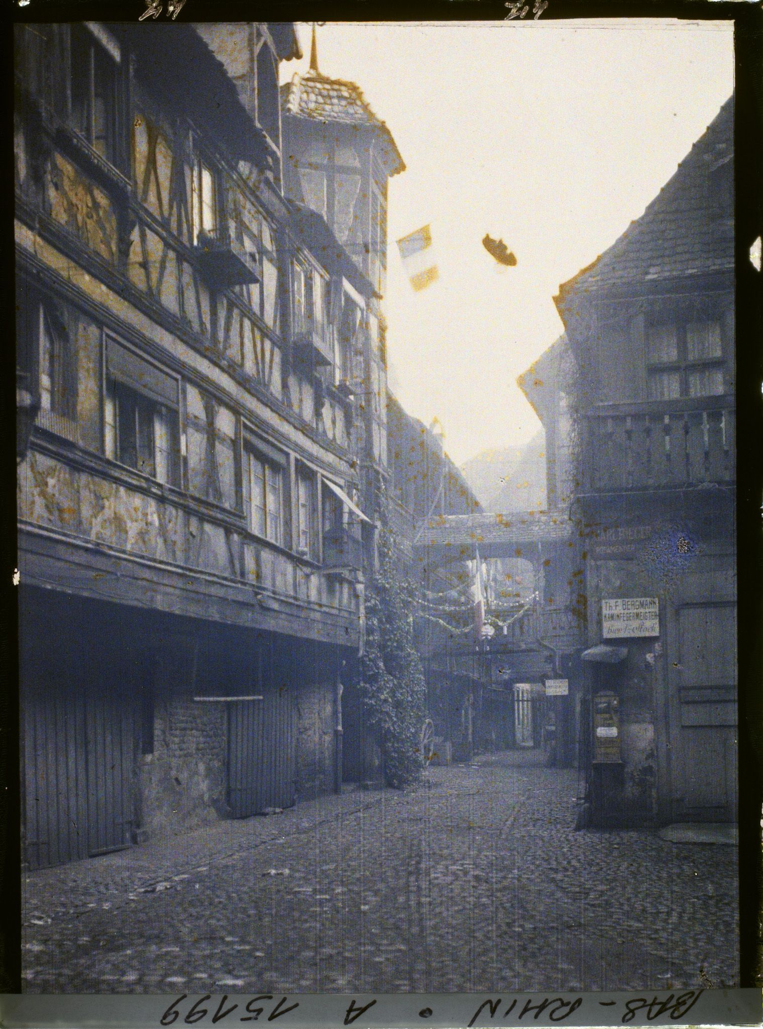 Image représentant France Alsace, Strasbourg, La Cour du Corbeau, Cour intérieure de la Maison du quai des Bateliers n°1