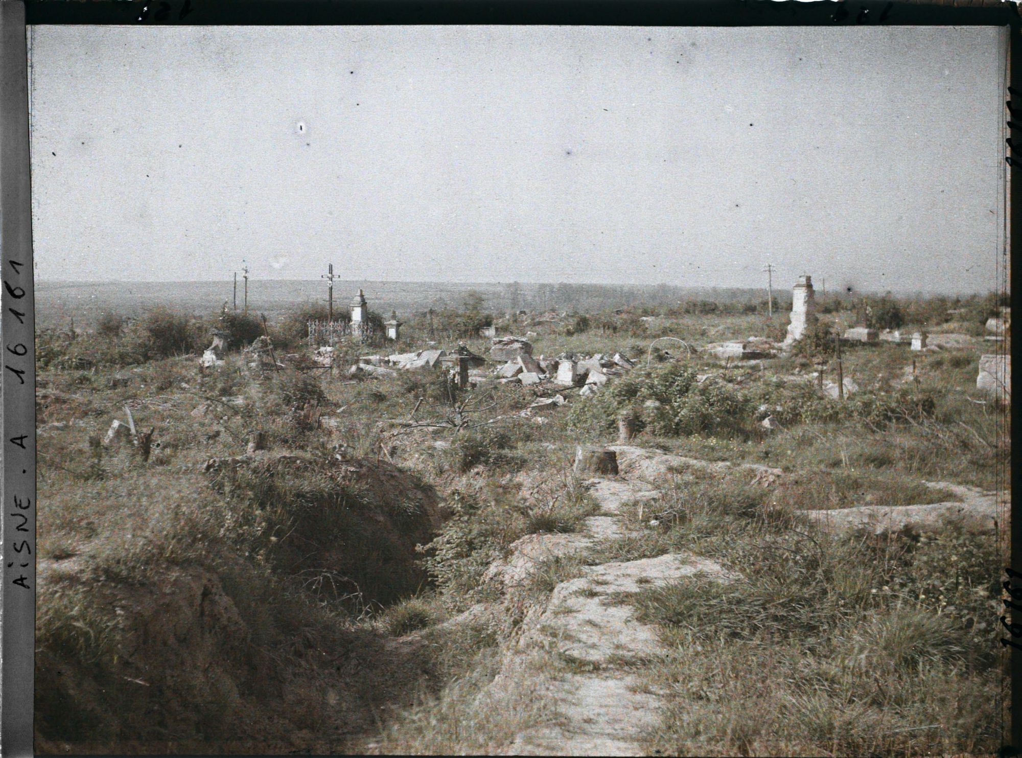 Image représentant France, Env- de St Quentin, Tranchées dans le Cimetière de Wat sur la route de Ham