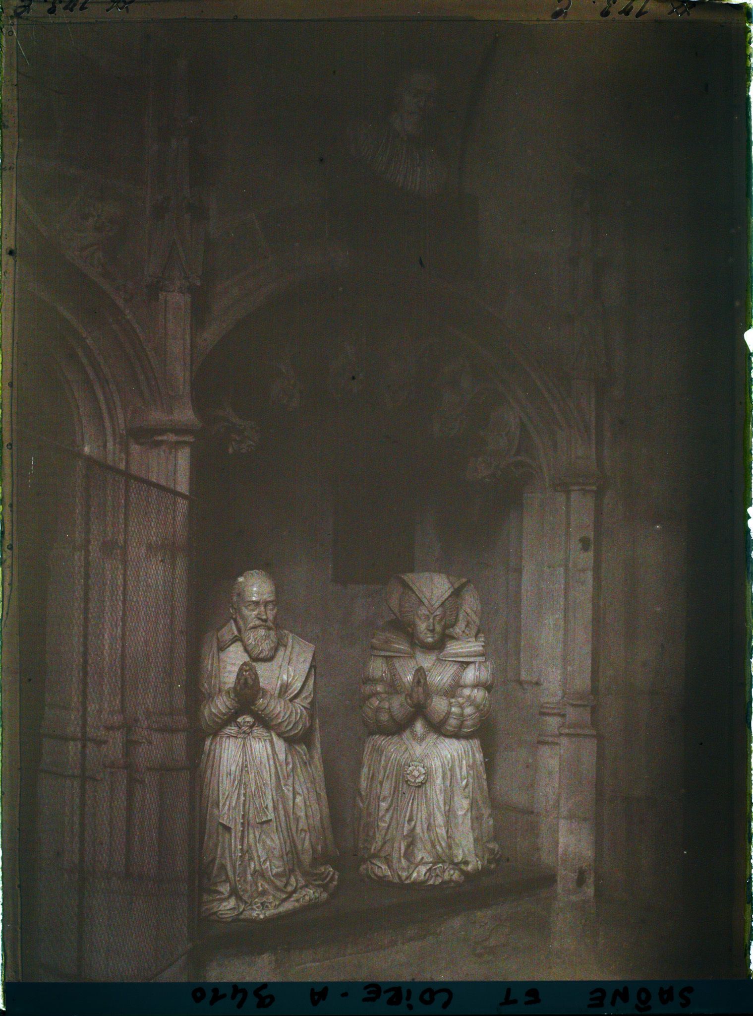 Image représentant Cathédrale Saint-Lazare, les statues funéraires de Pierre Jeannin et de son épouse Anne Guéniot