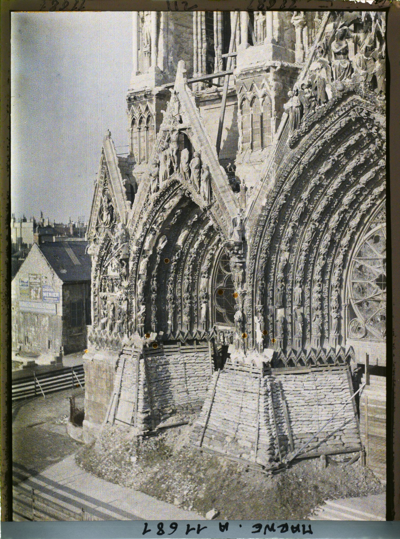 Image représentant France, Reims, Façade de la Cathédrale Porche droit